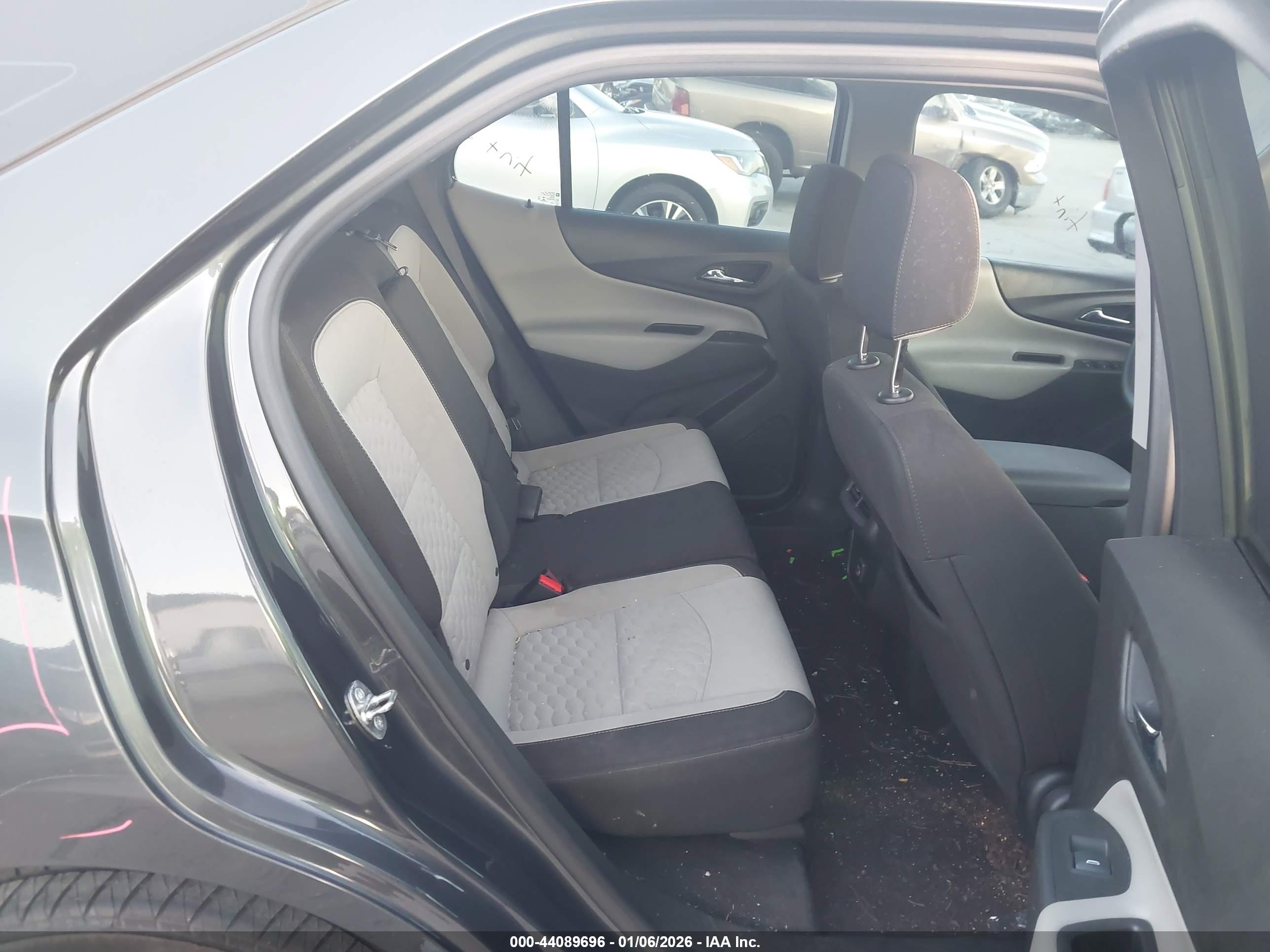 CHEVROLET EQUINOX image 8