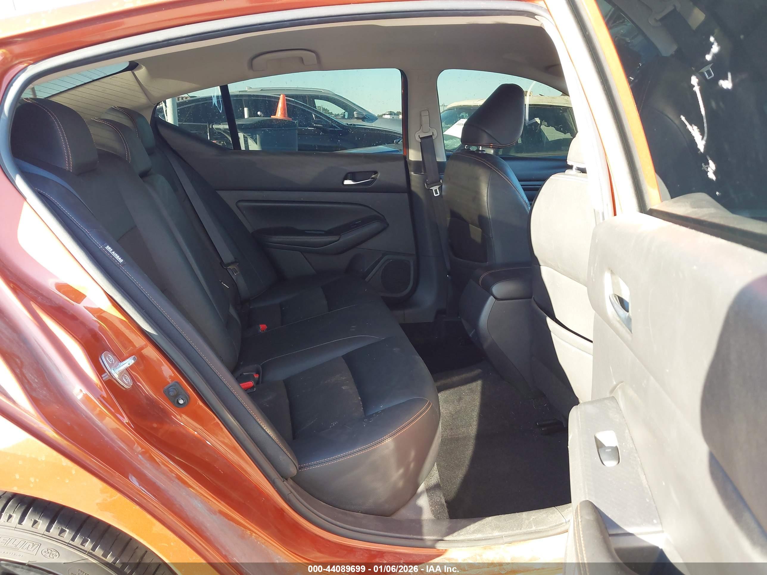 NISSAN ALTIMA image 8
