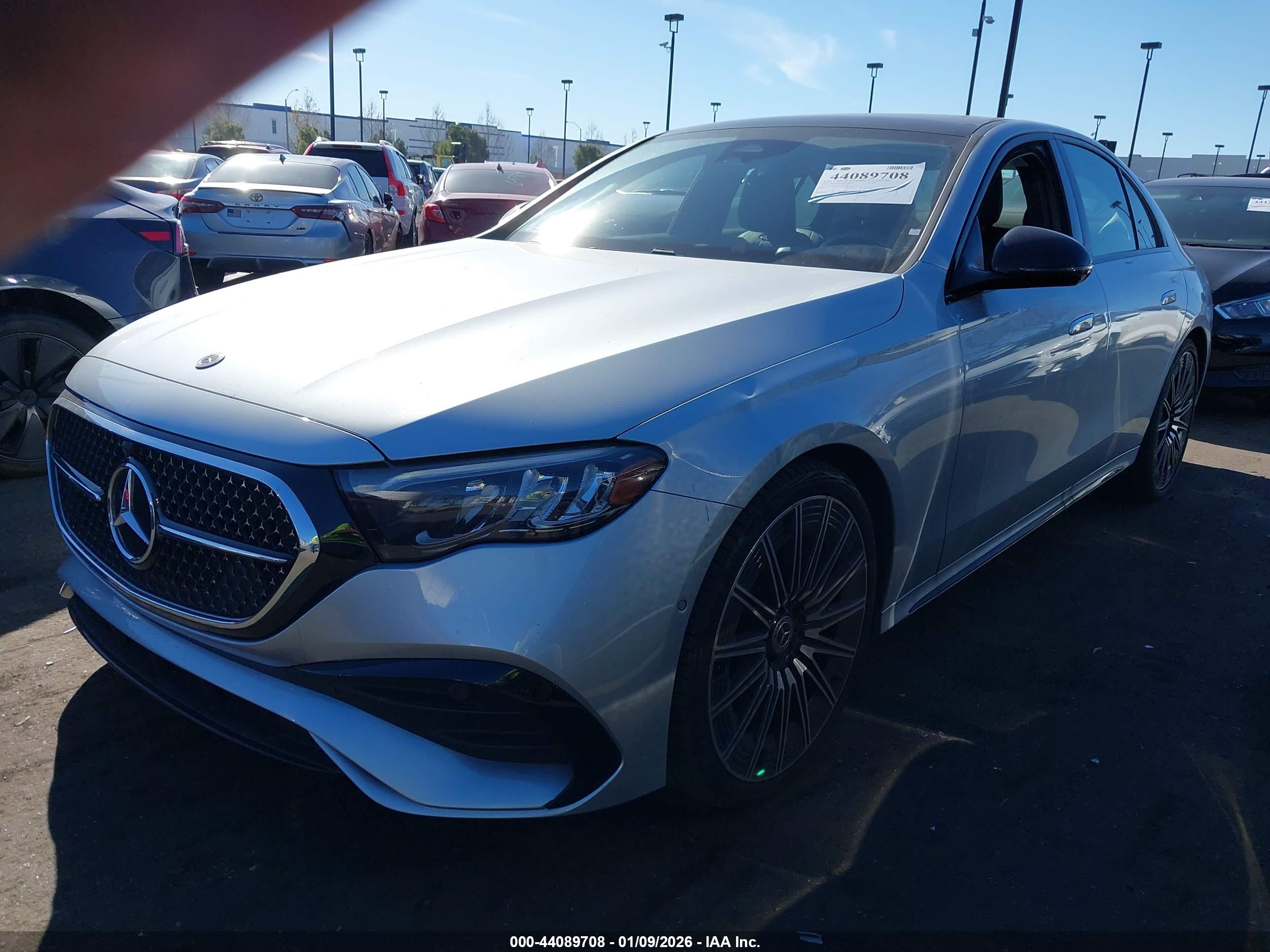 MERCEDES-BENZ E image 2