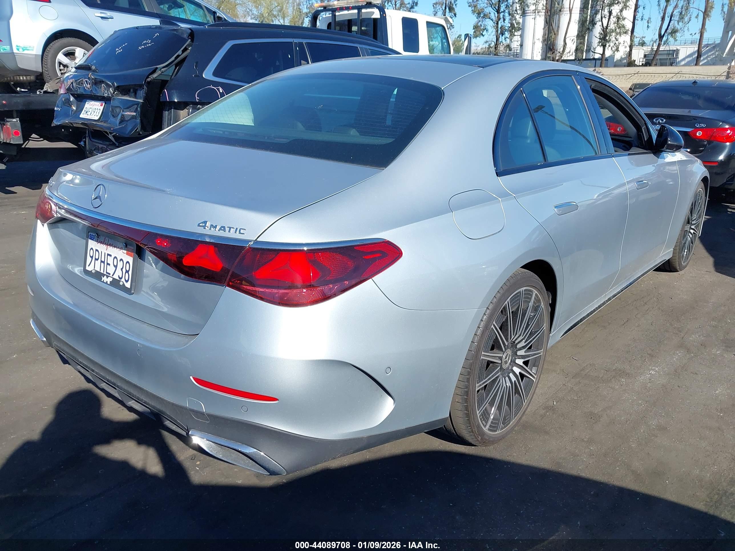 MERCEDES-BENZ E image 4