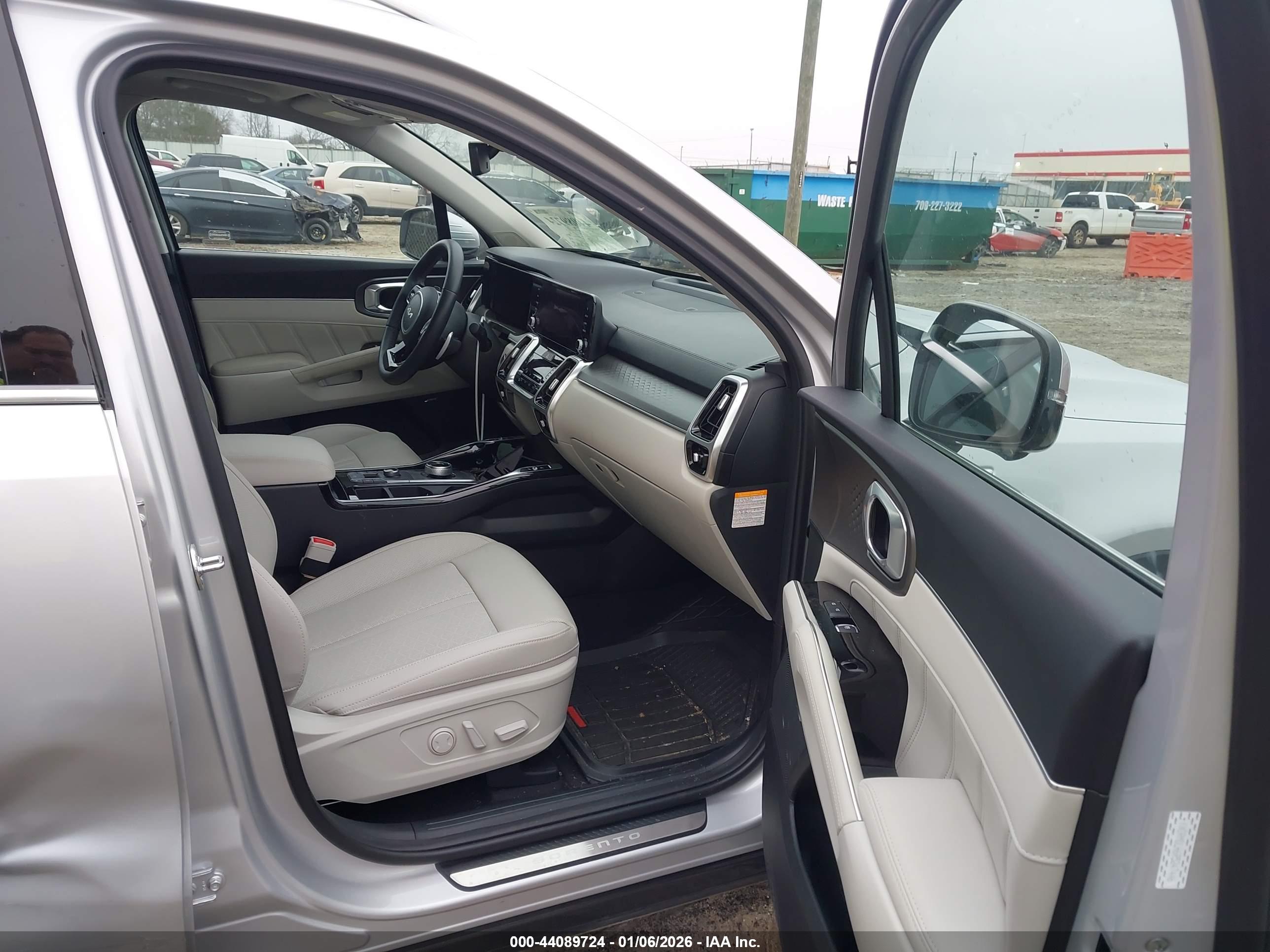 KIA SORENTO image 5