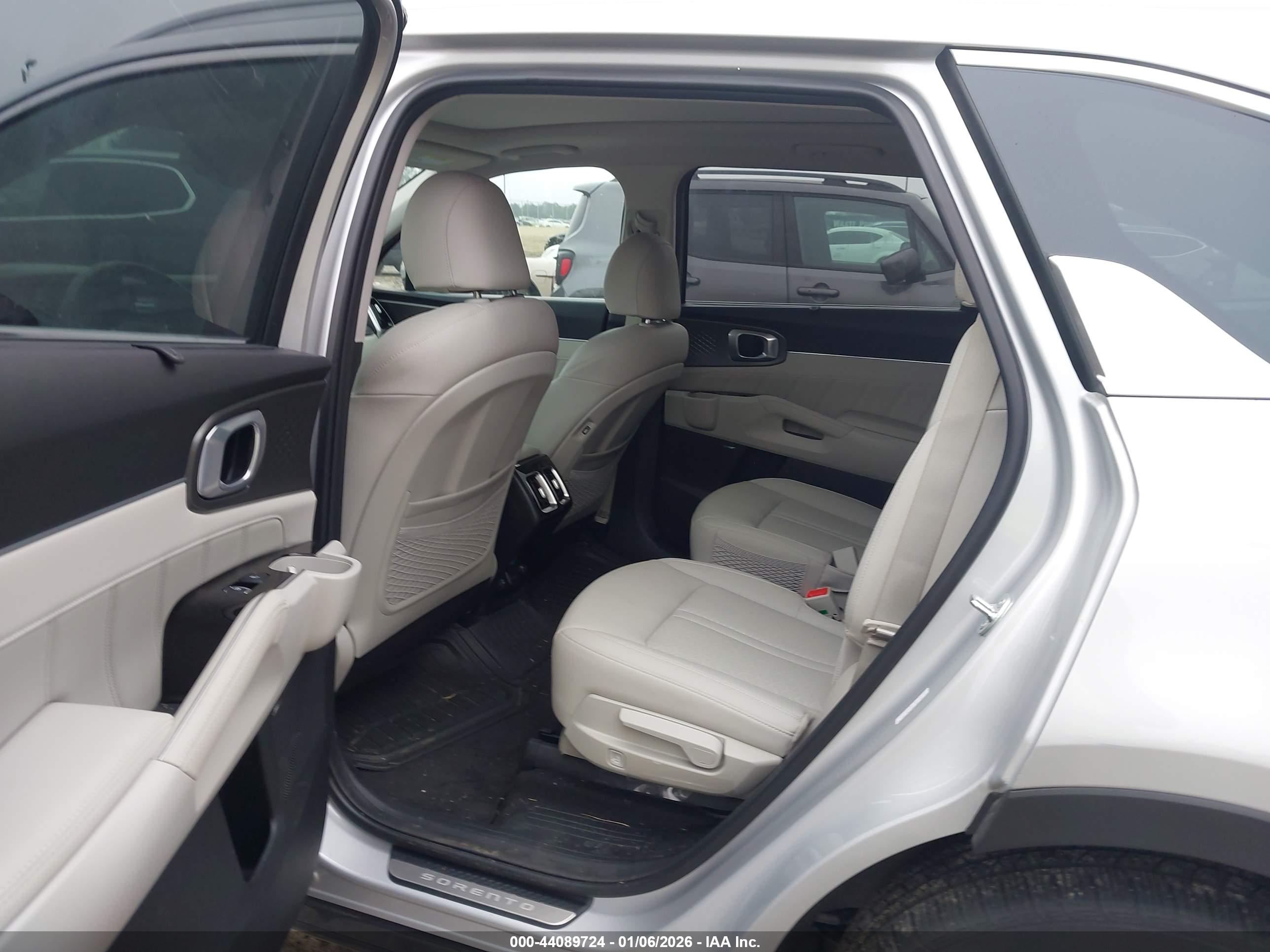 KIA SORENTO image 8