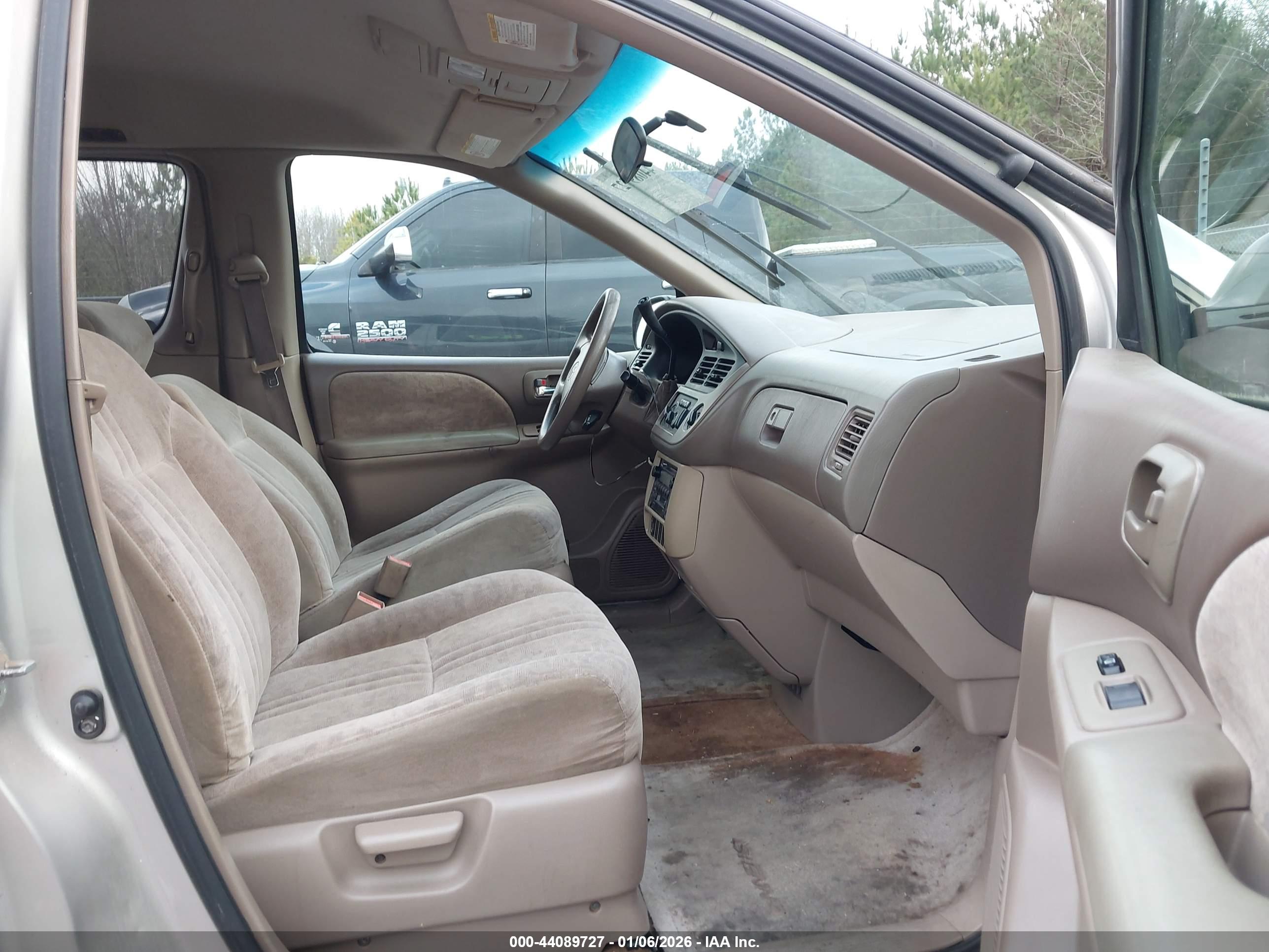 TOYOTA SIENNA image 5