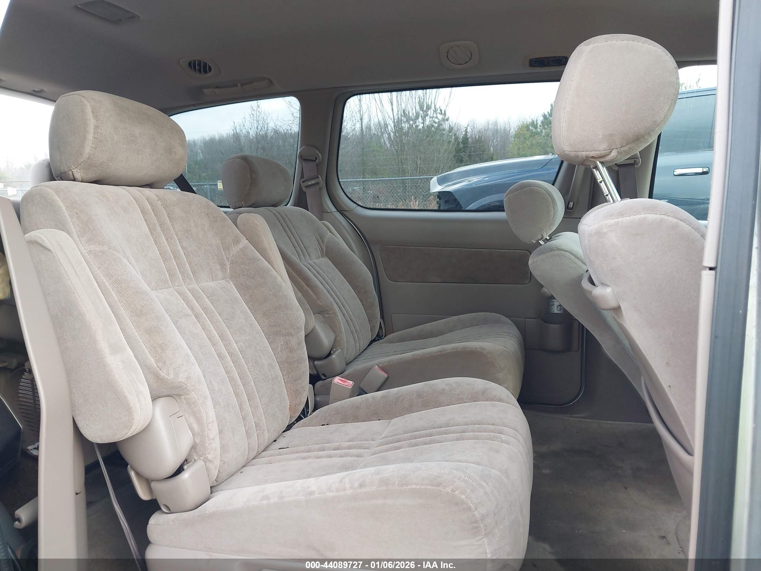 TOYOTA SIENNA image 8