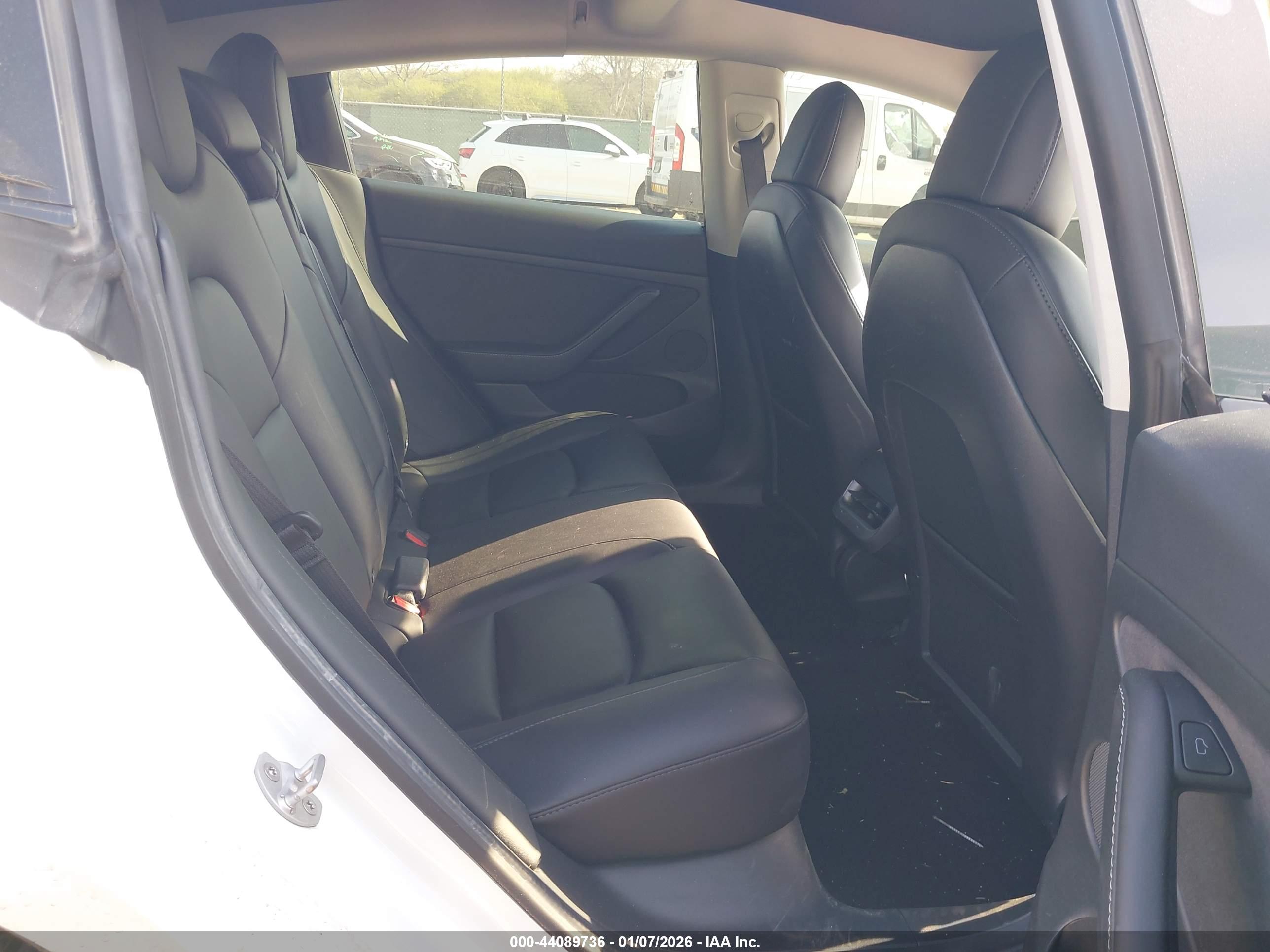 TESLA MODEL image 8