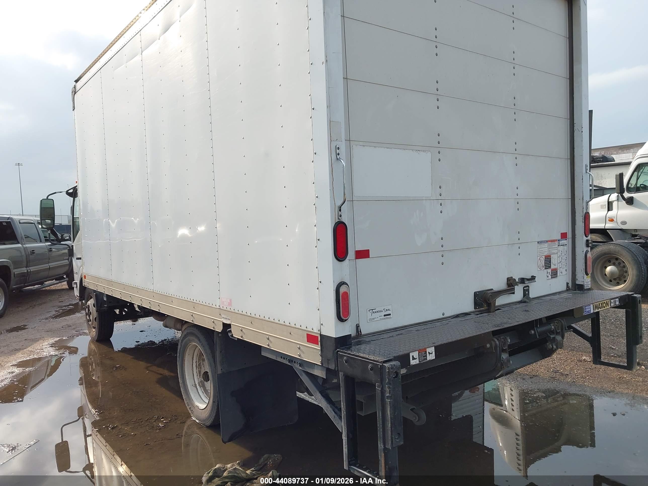ISUZU NPR image 3