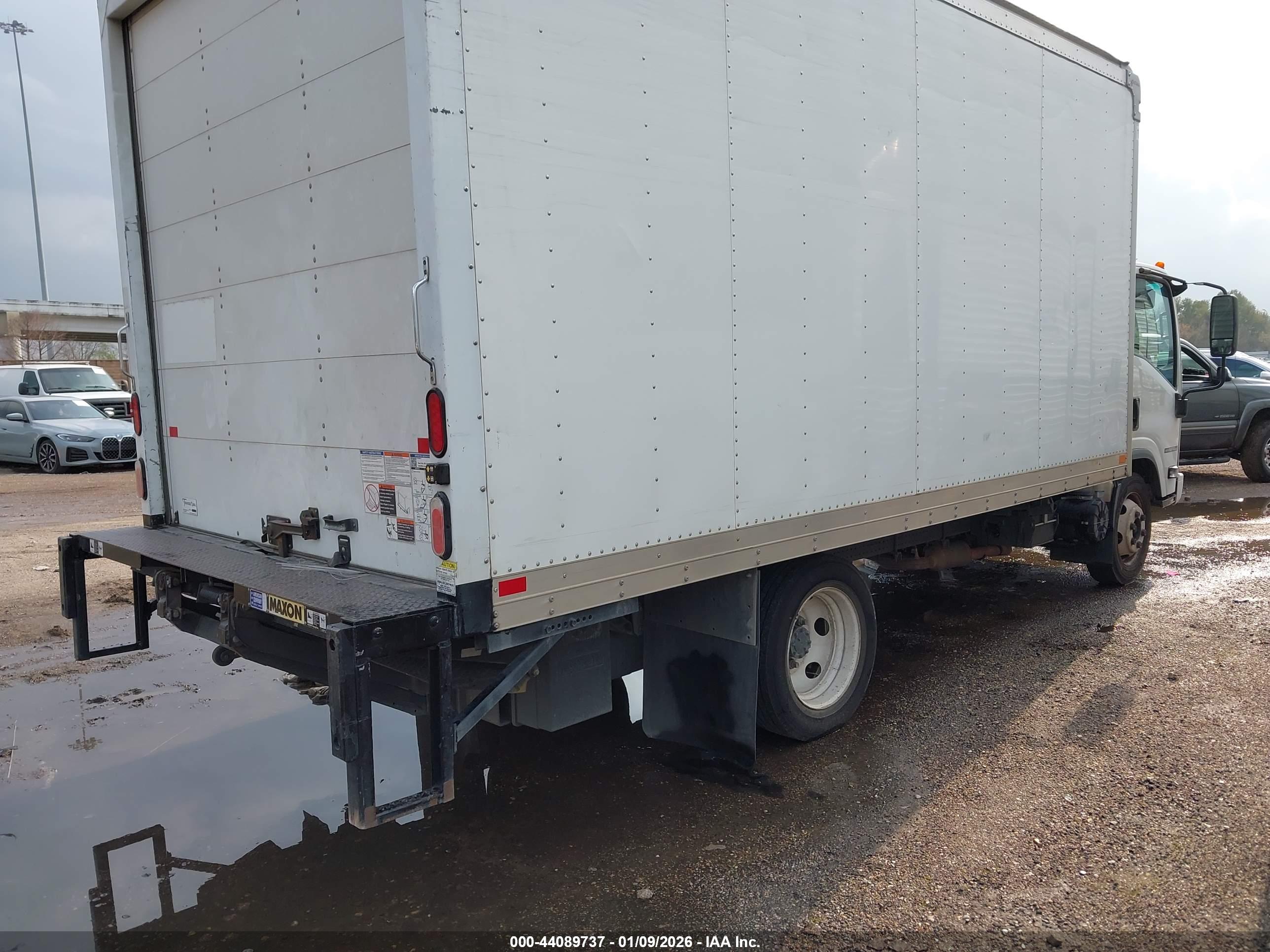 ISUZU NPR image 4