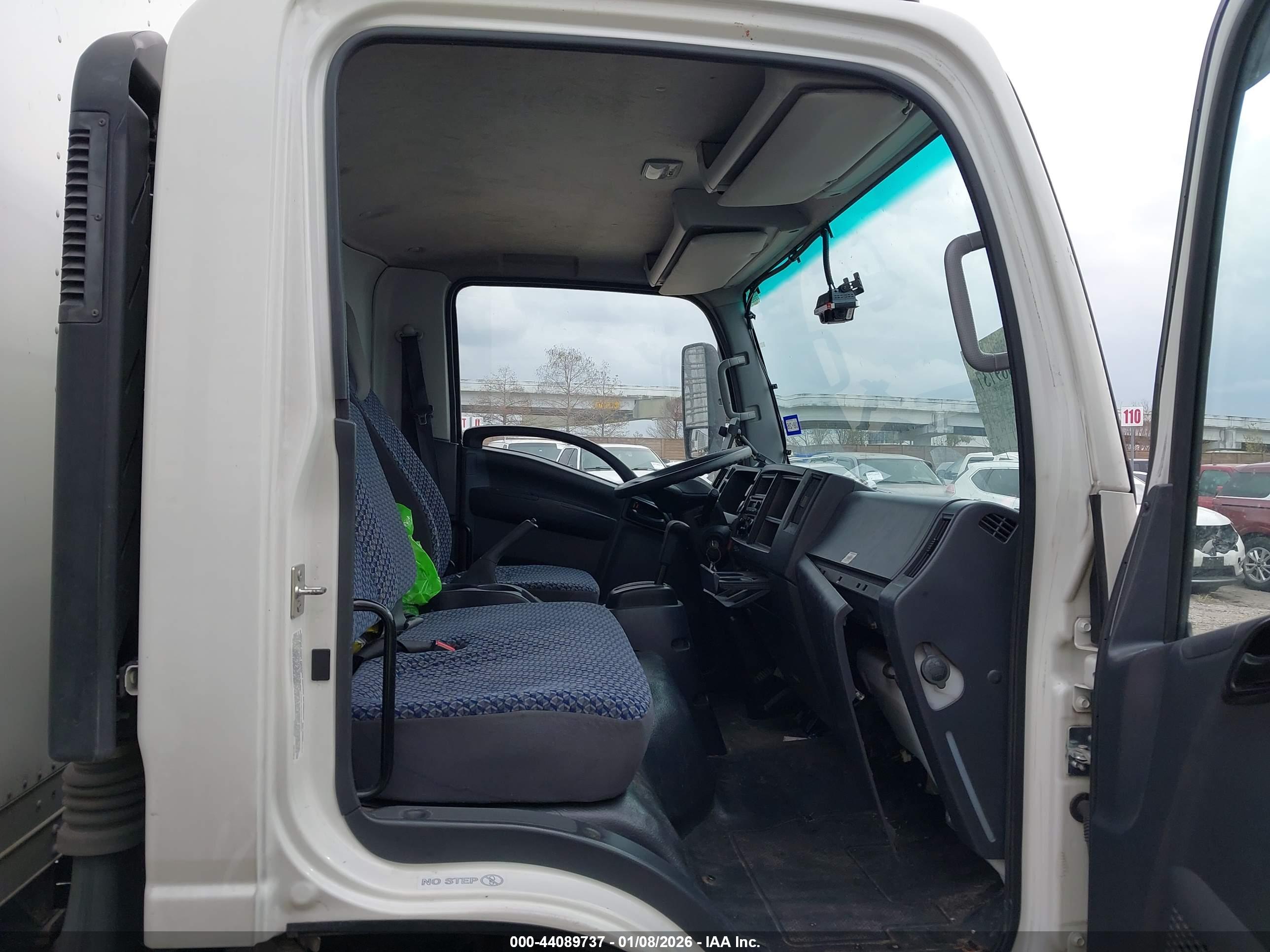 ISUZU NPR image 7