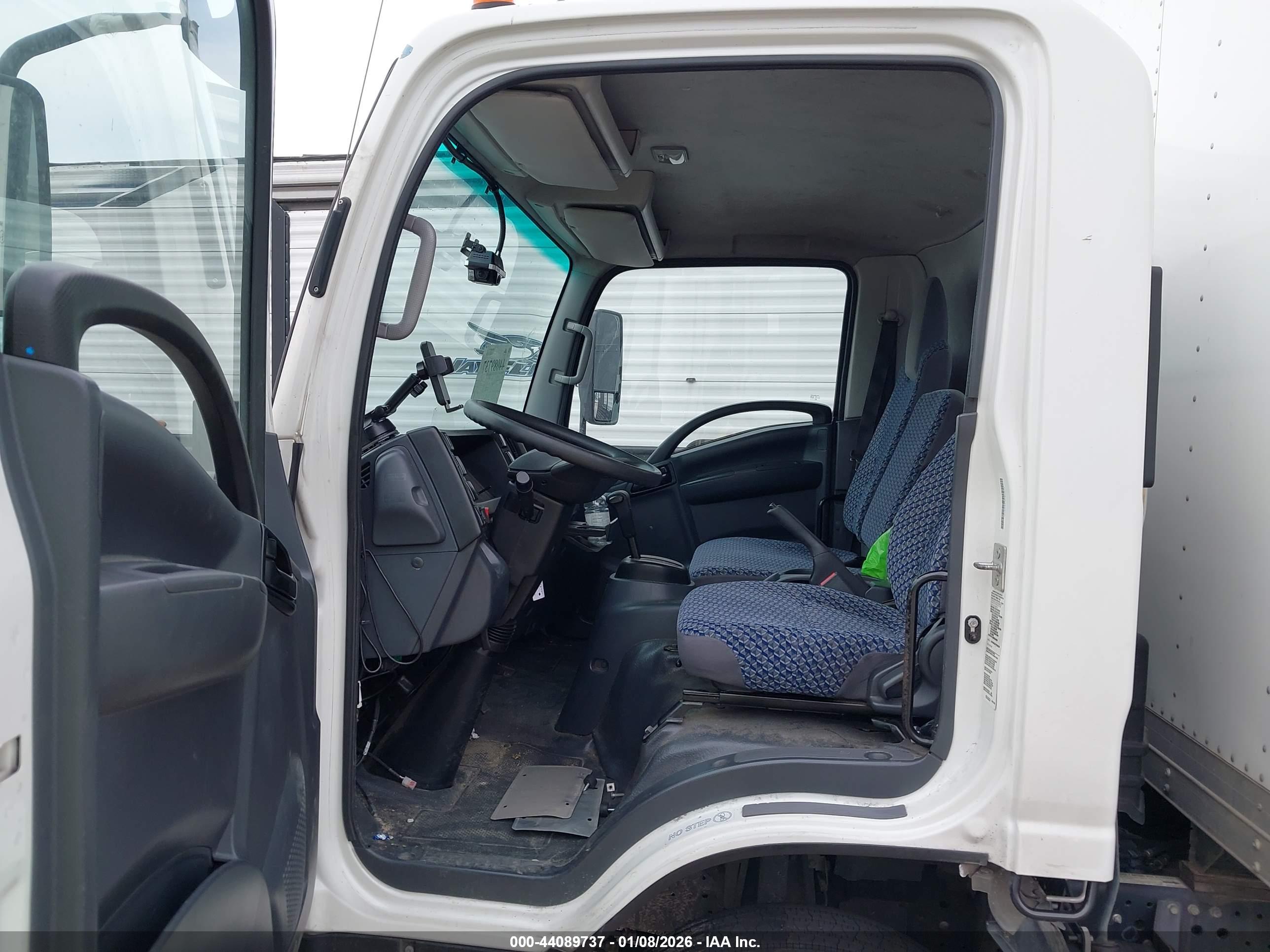 ISUZU NPR image 8