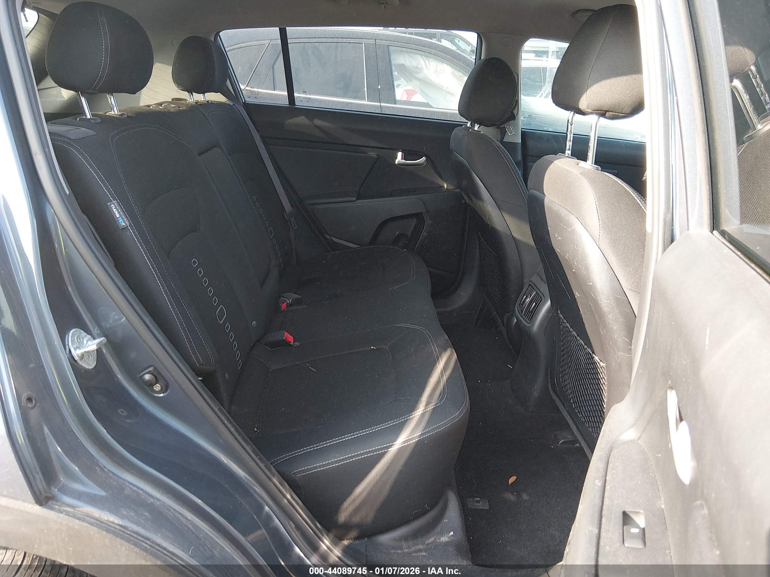 KIA SPORTAGE image 8