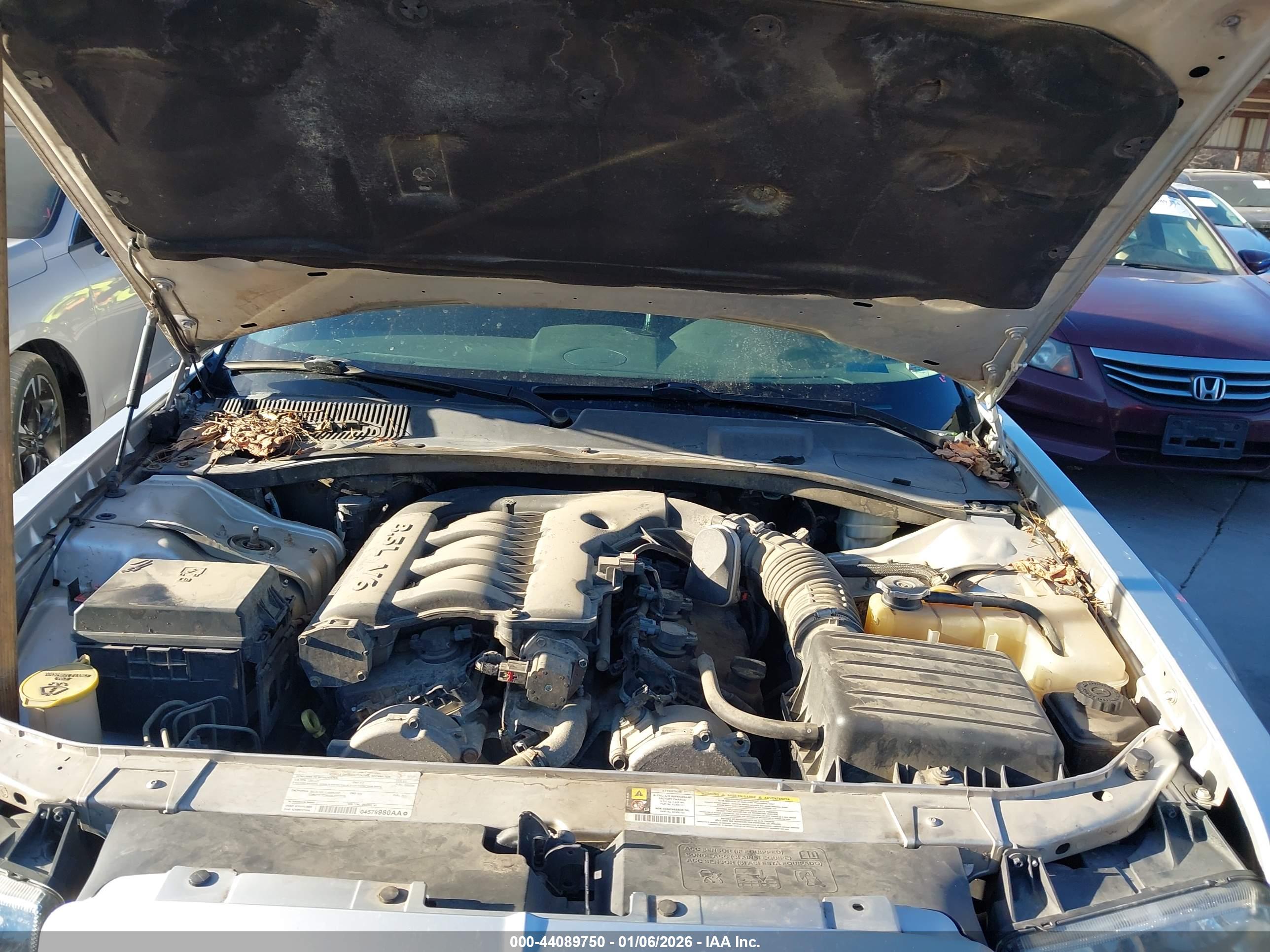 CHRYSLER 300 image 10