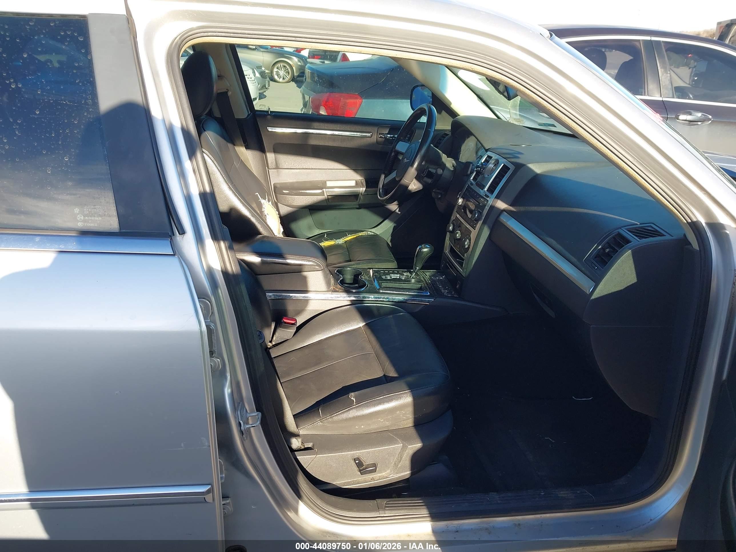 CHRYSLER 300 image 5