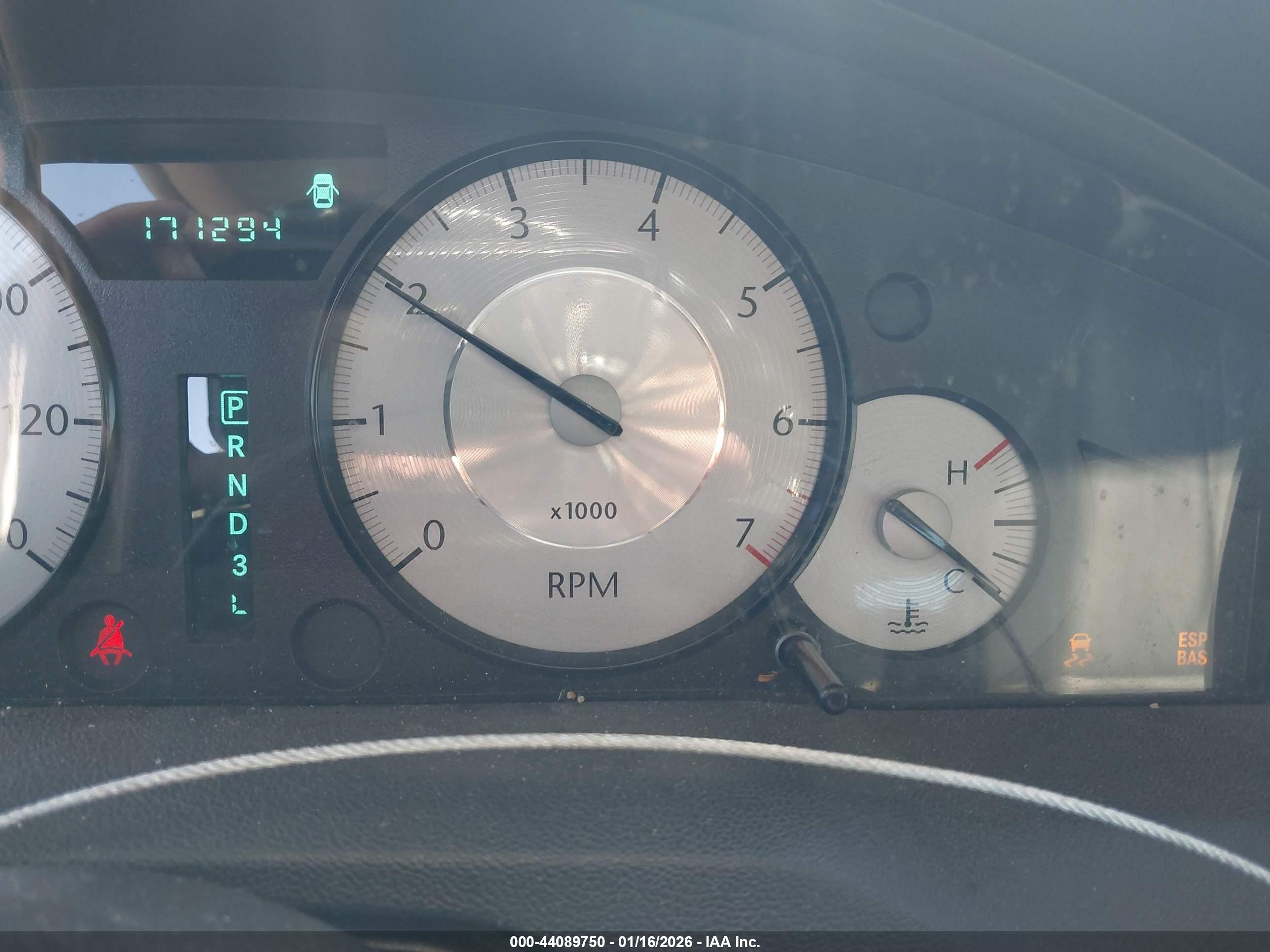 CHRYSLER 300 image 7