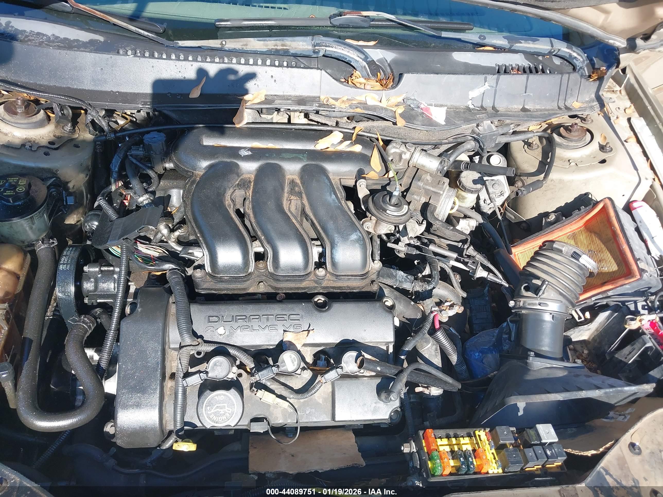 FORD TAURUS image 10