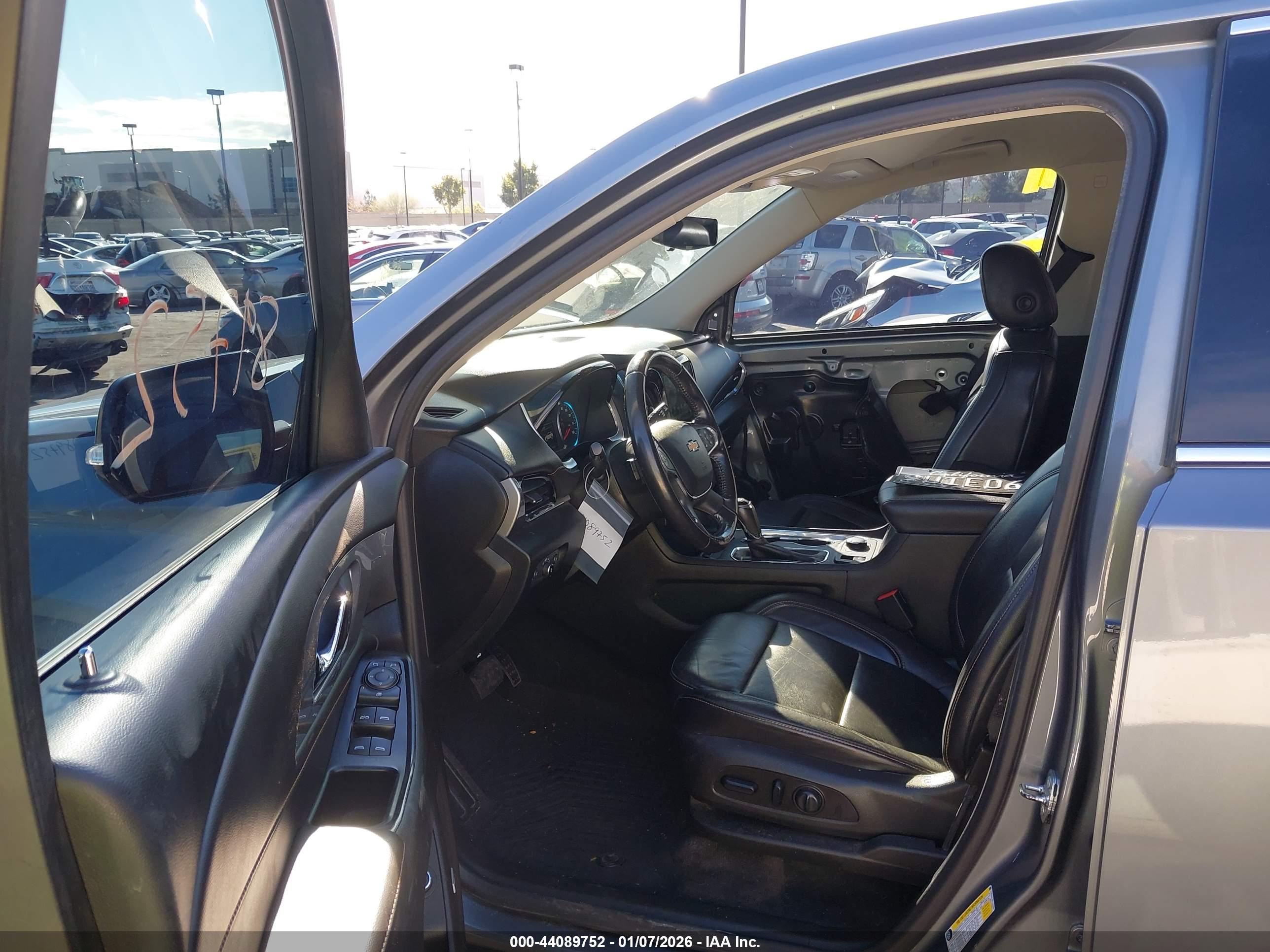 CHEVROLET TRAVERSE image 5