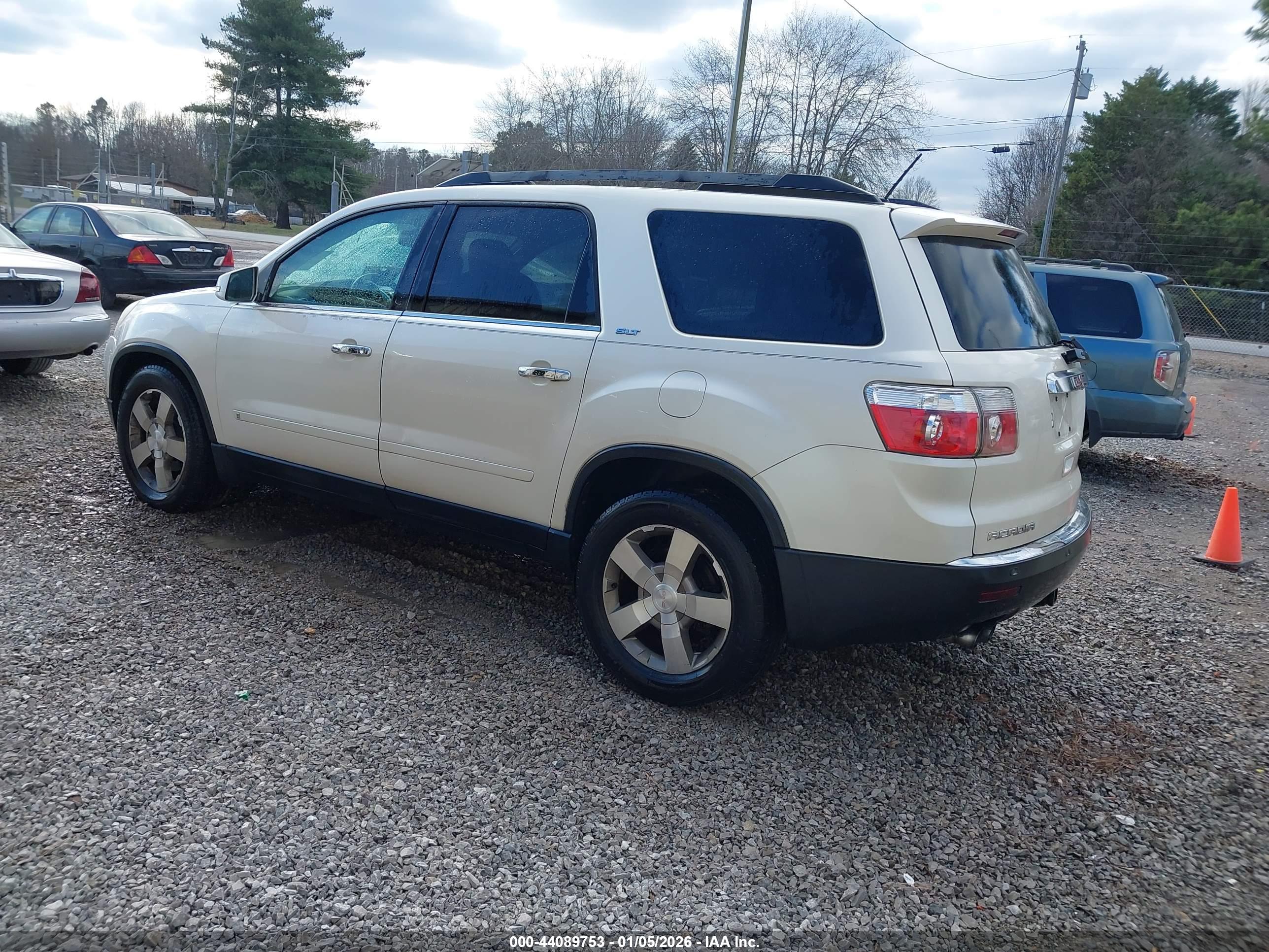 GMC ACADIA image 3