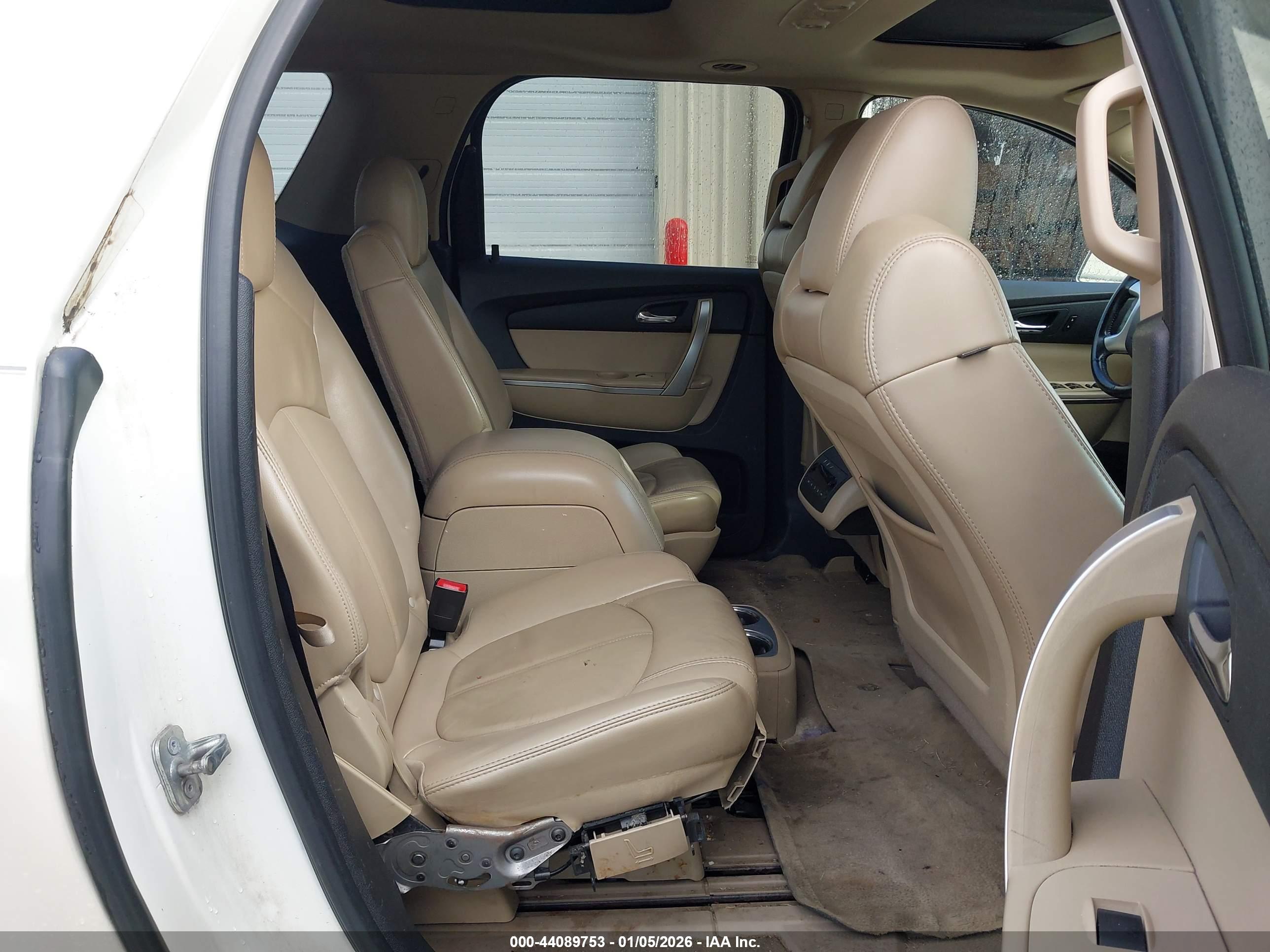 GMC ACADIA image 8