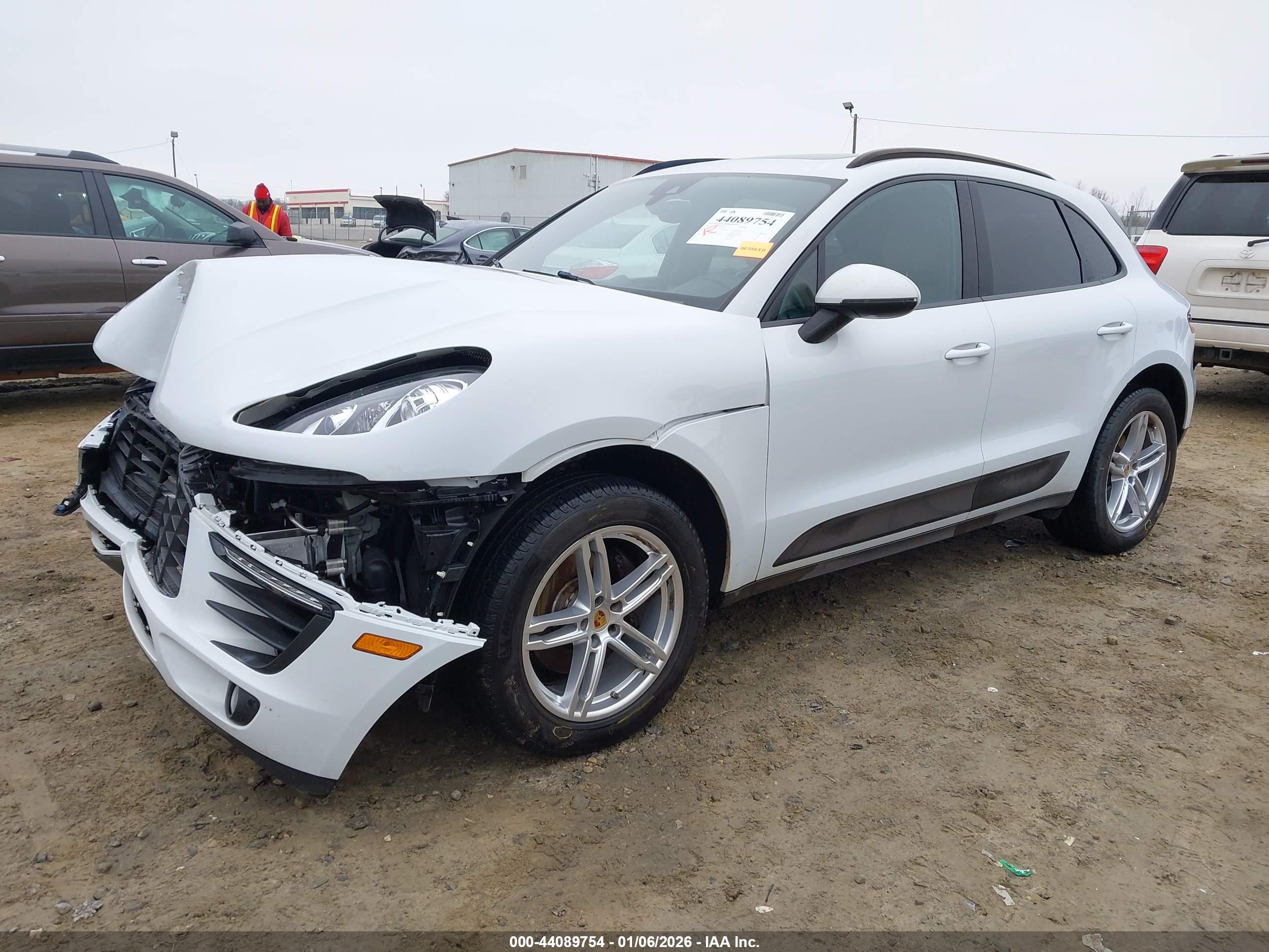 PORSCHE MACAN image 2