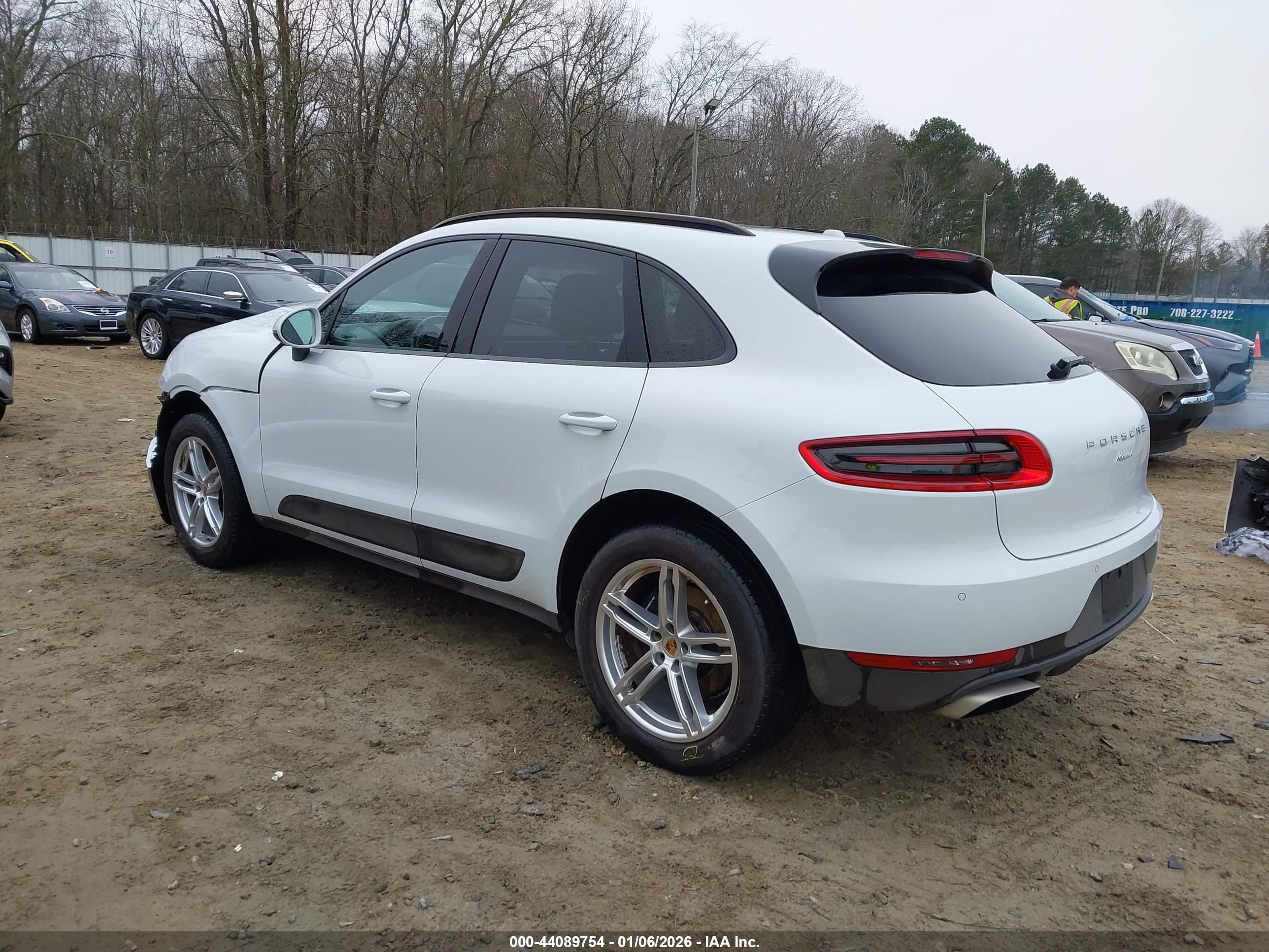 PORSCHE MACAN image 3