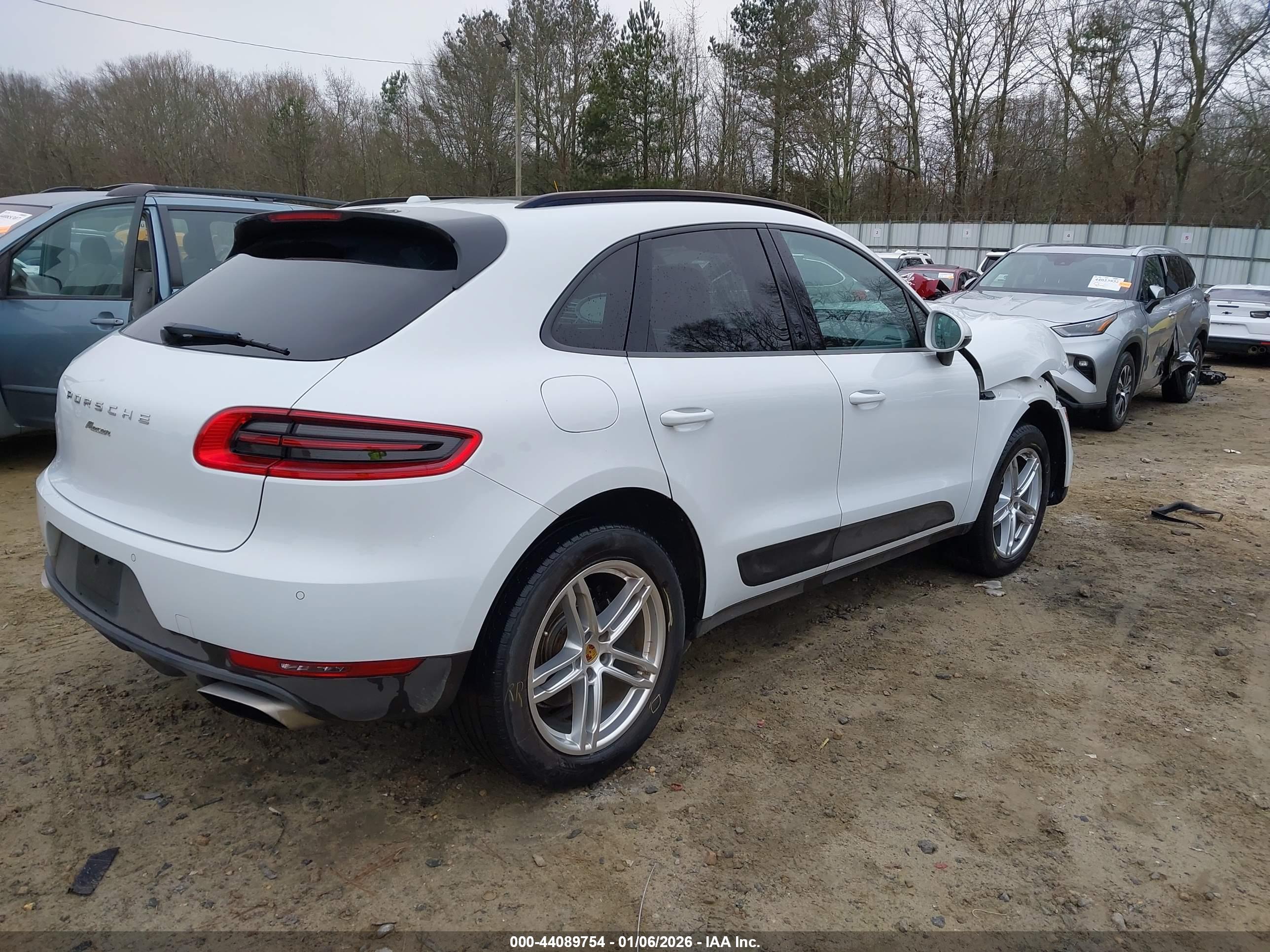 PORSCHE MACAN image 4