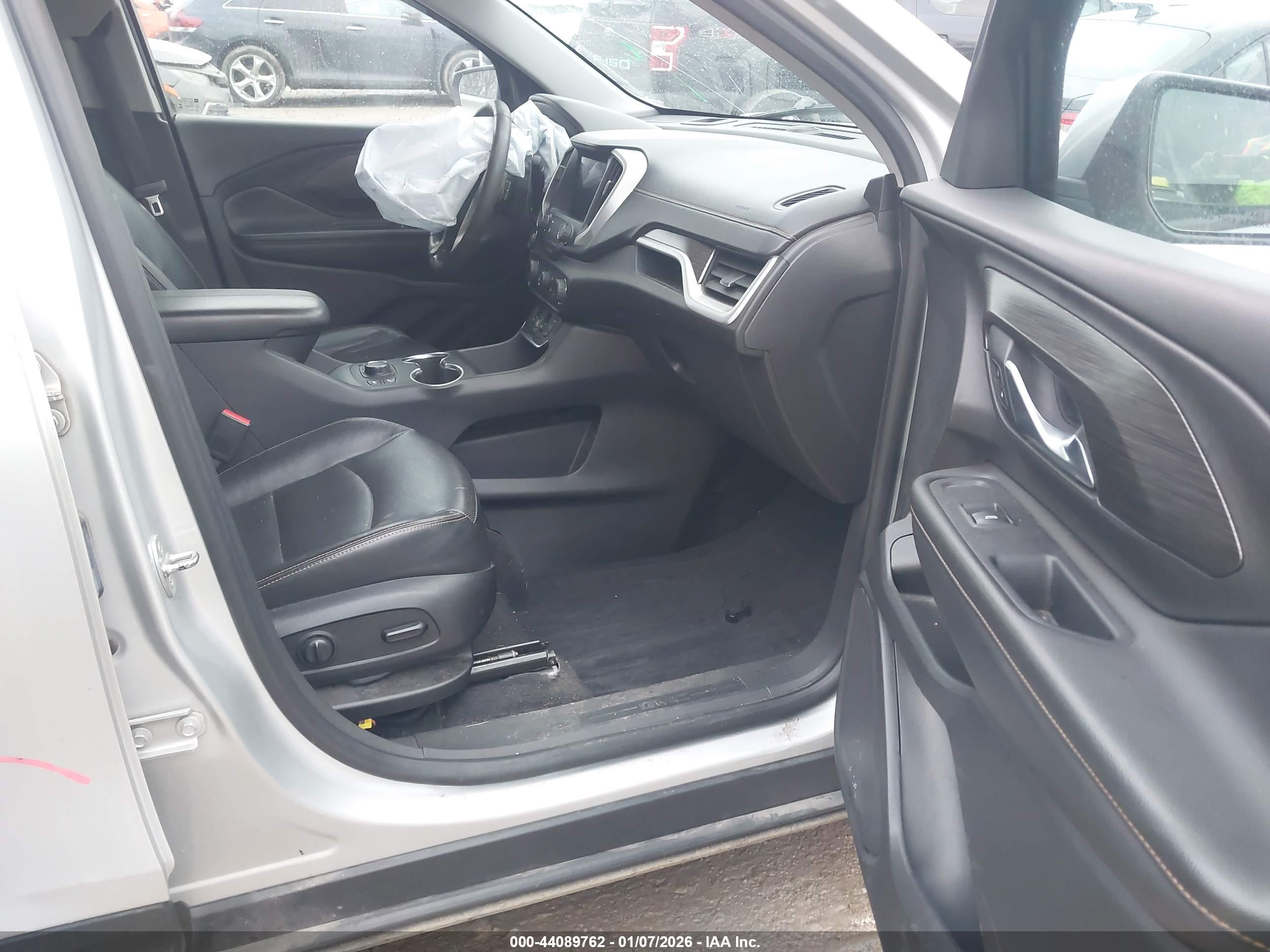 GMC TERRAIN image 5