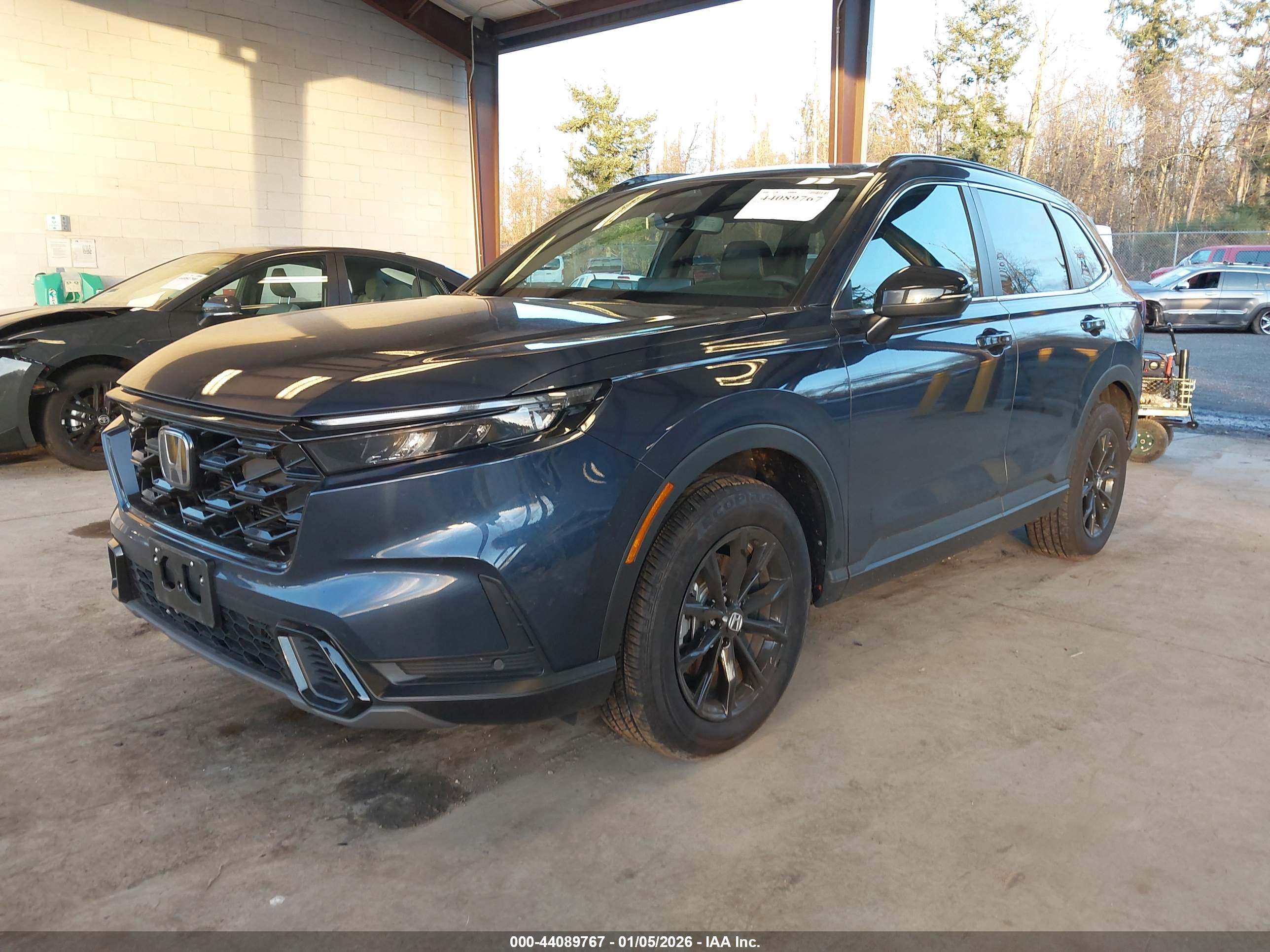 HONDA CR-V image 2