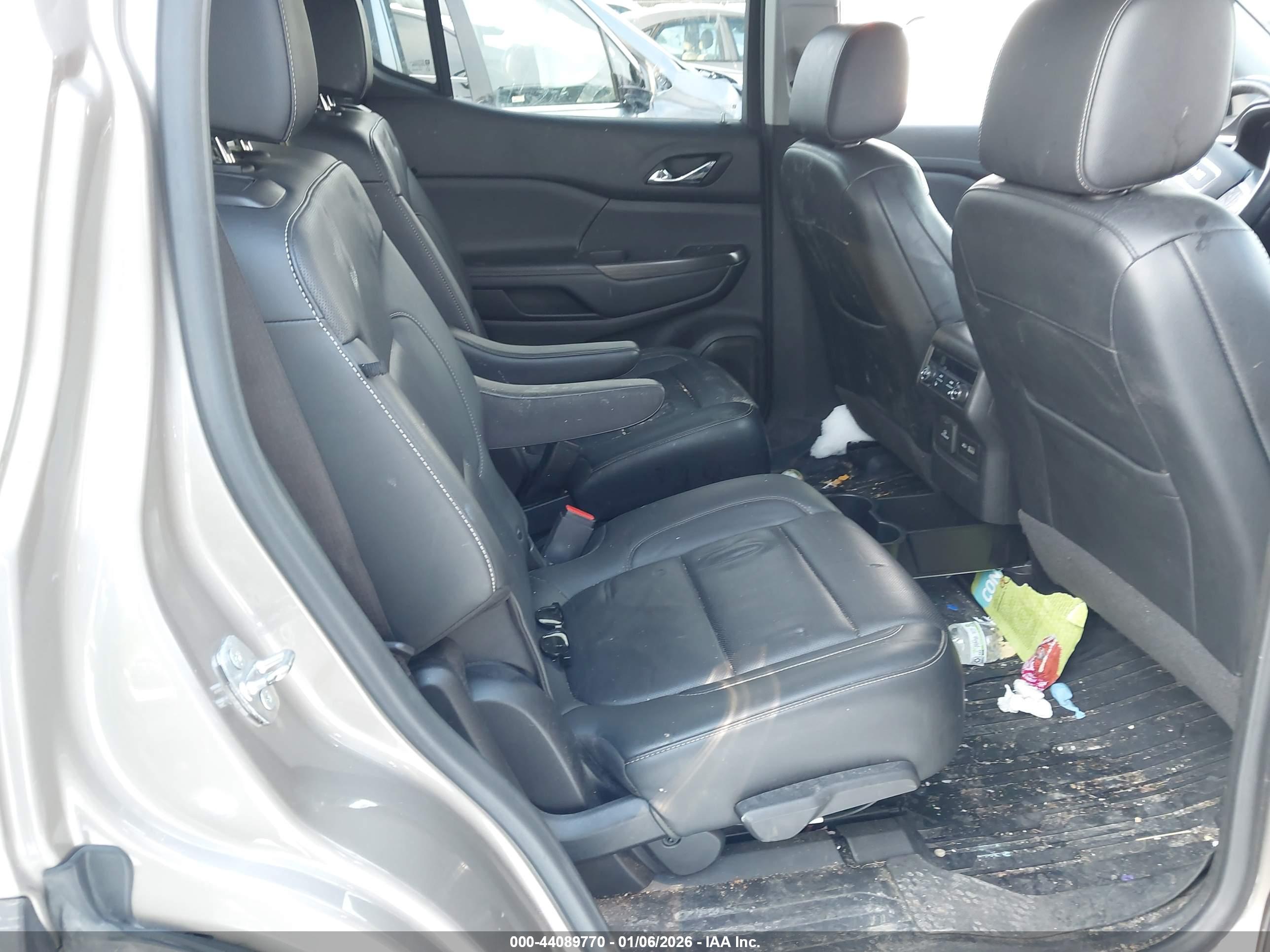 GMC ACADIA image 8