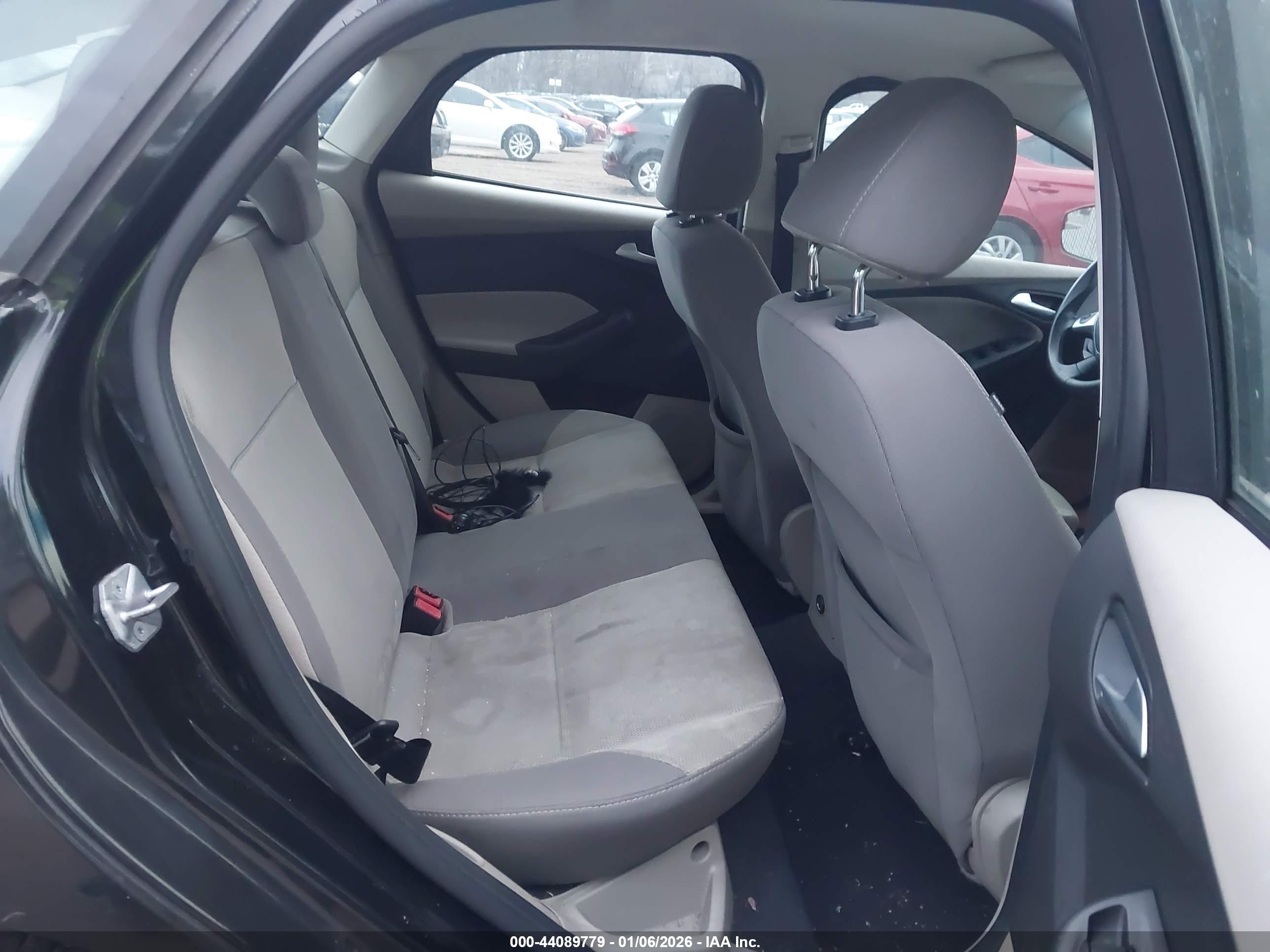 FORD FOCUS image 8