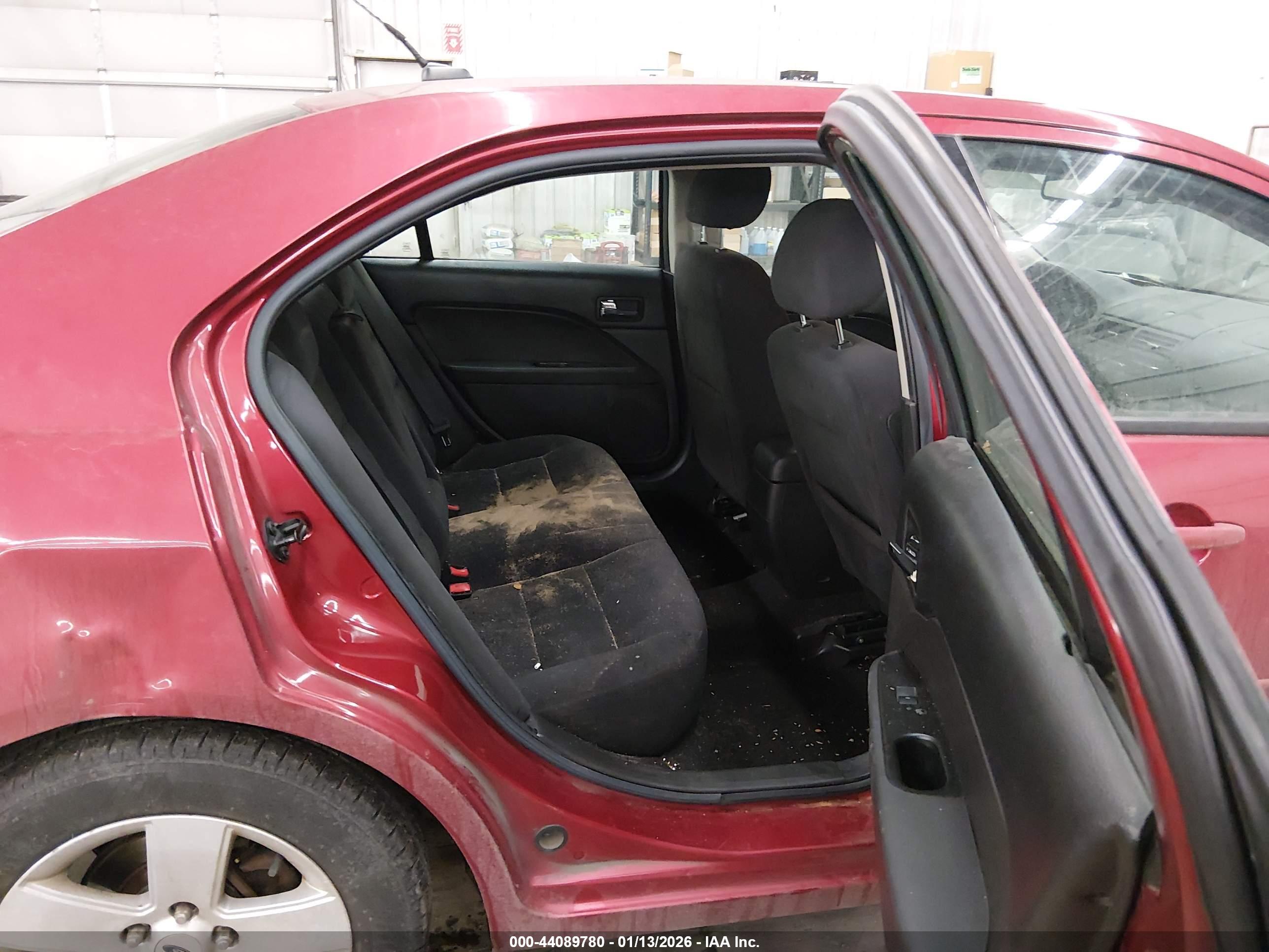 FORD FUSION image 8