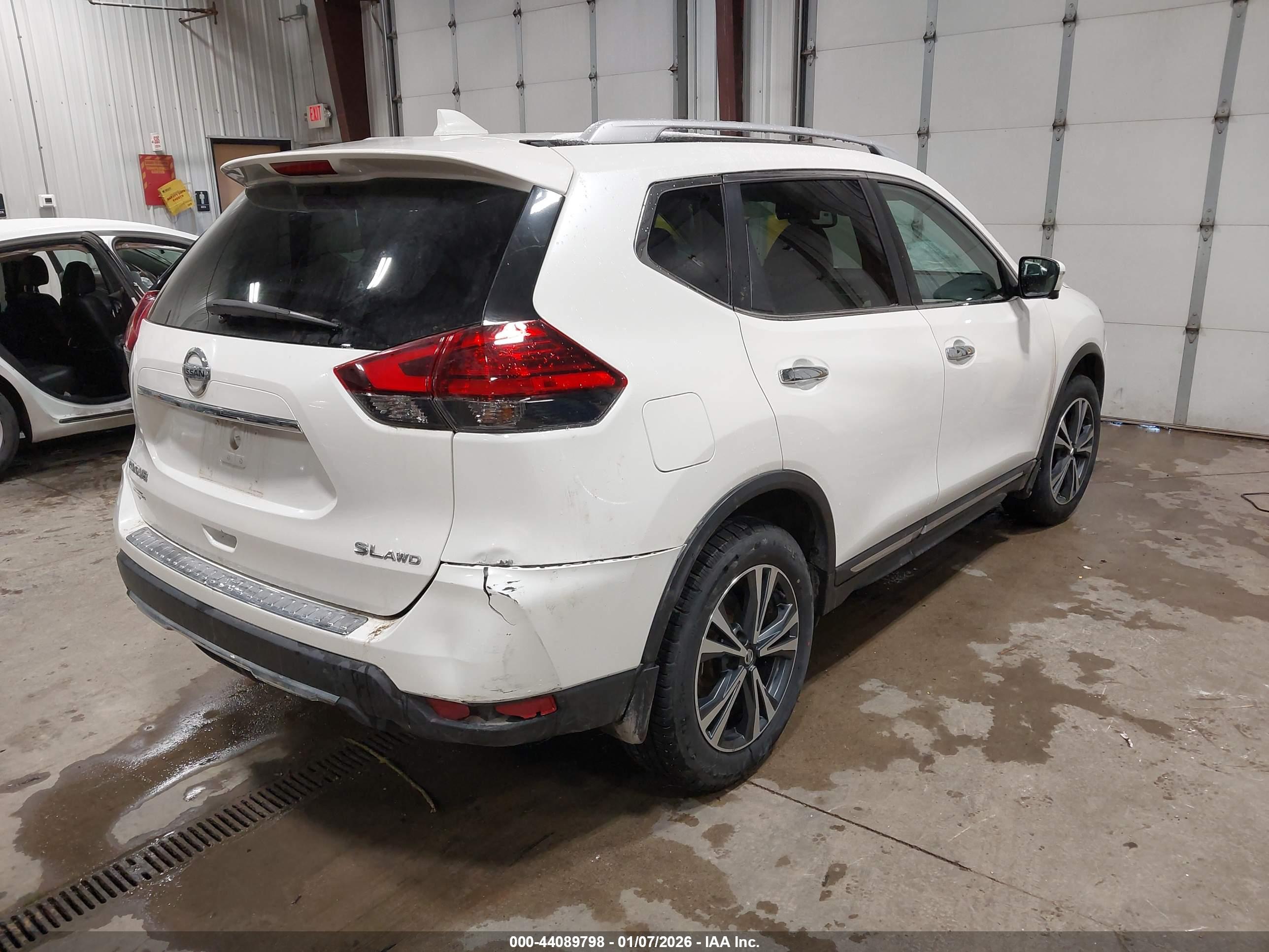 NISSAN ROGUE image 4