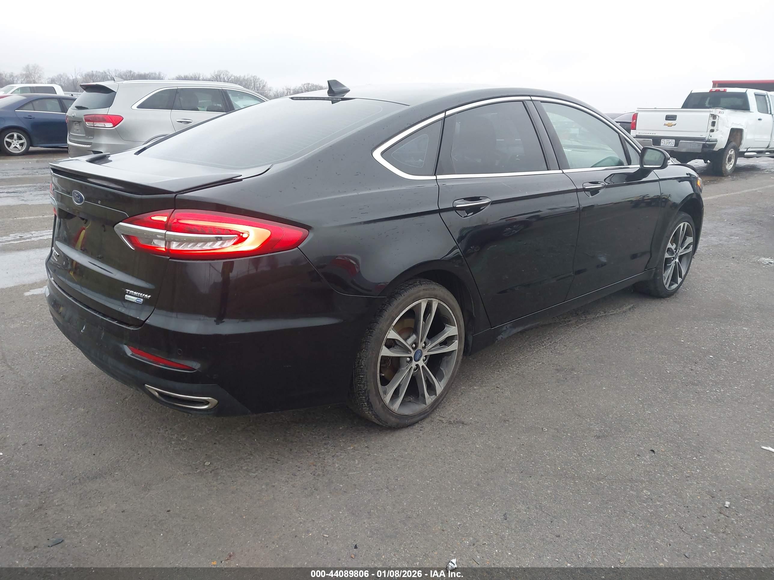 FORD FUSION image 4