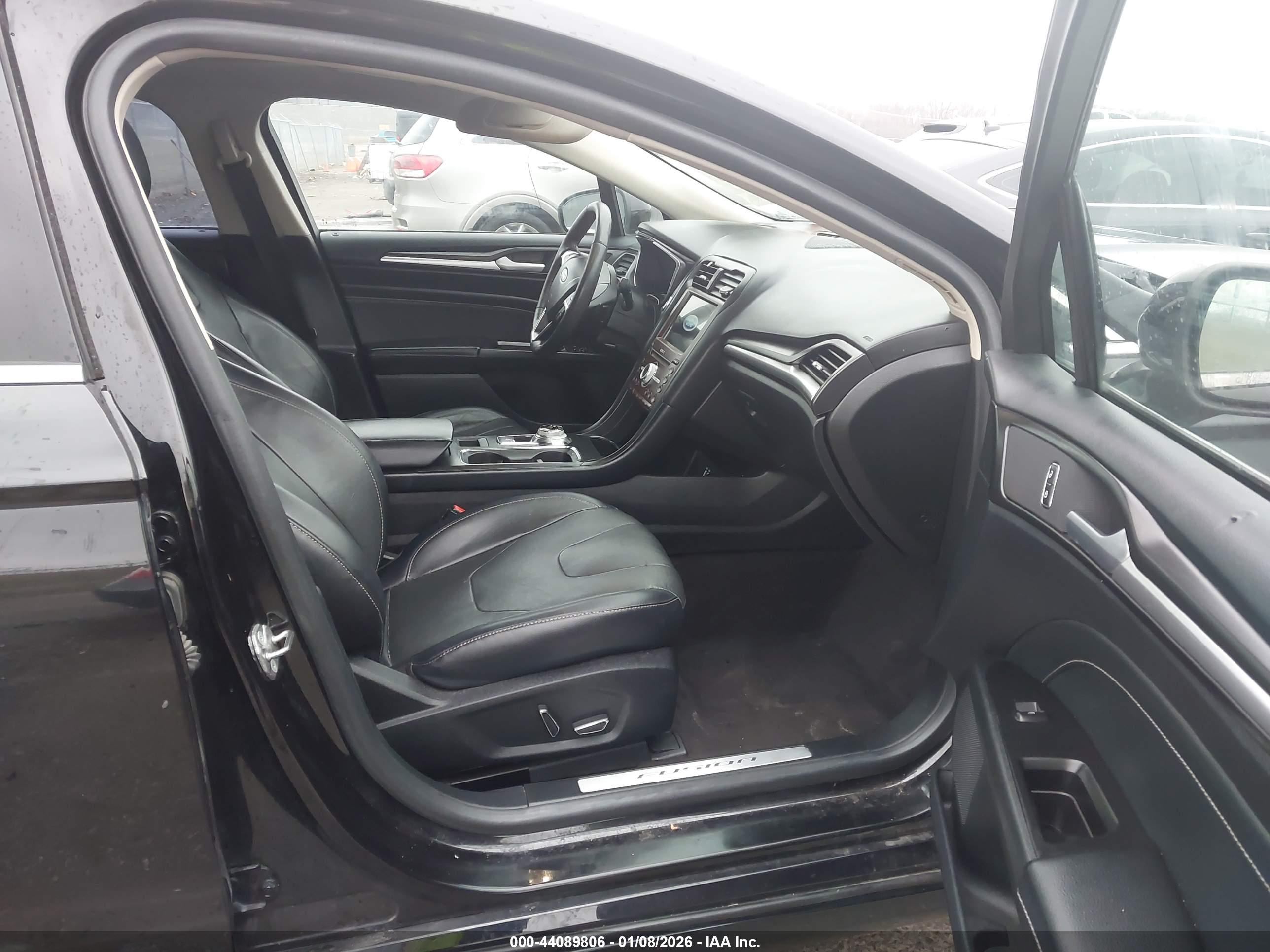 FORD FUSION image 5