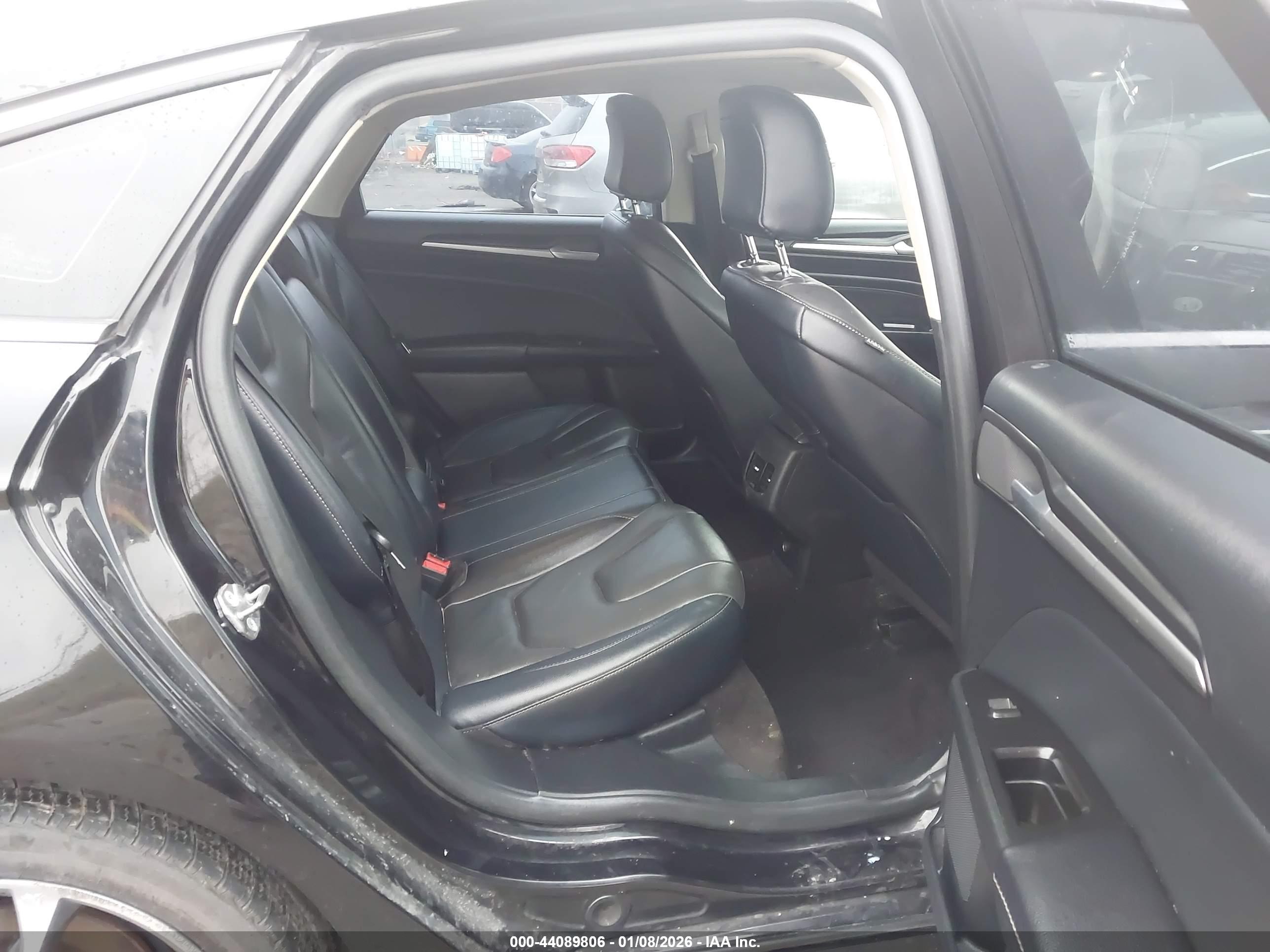 FORD FUSION image 8