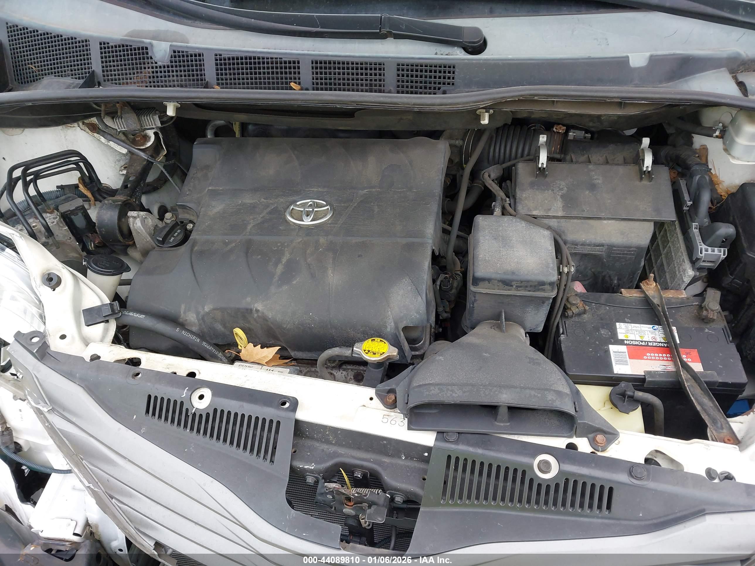 TOYOTA SIENNA image 10