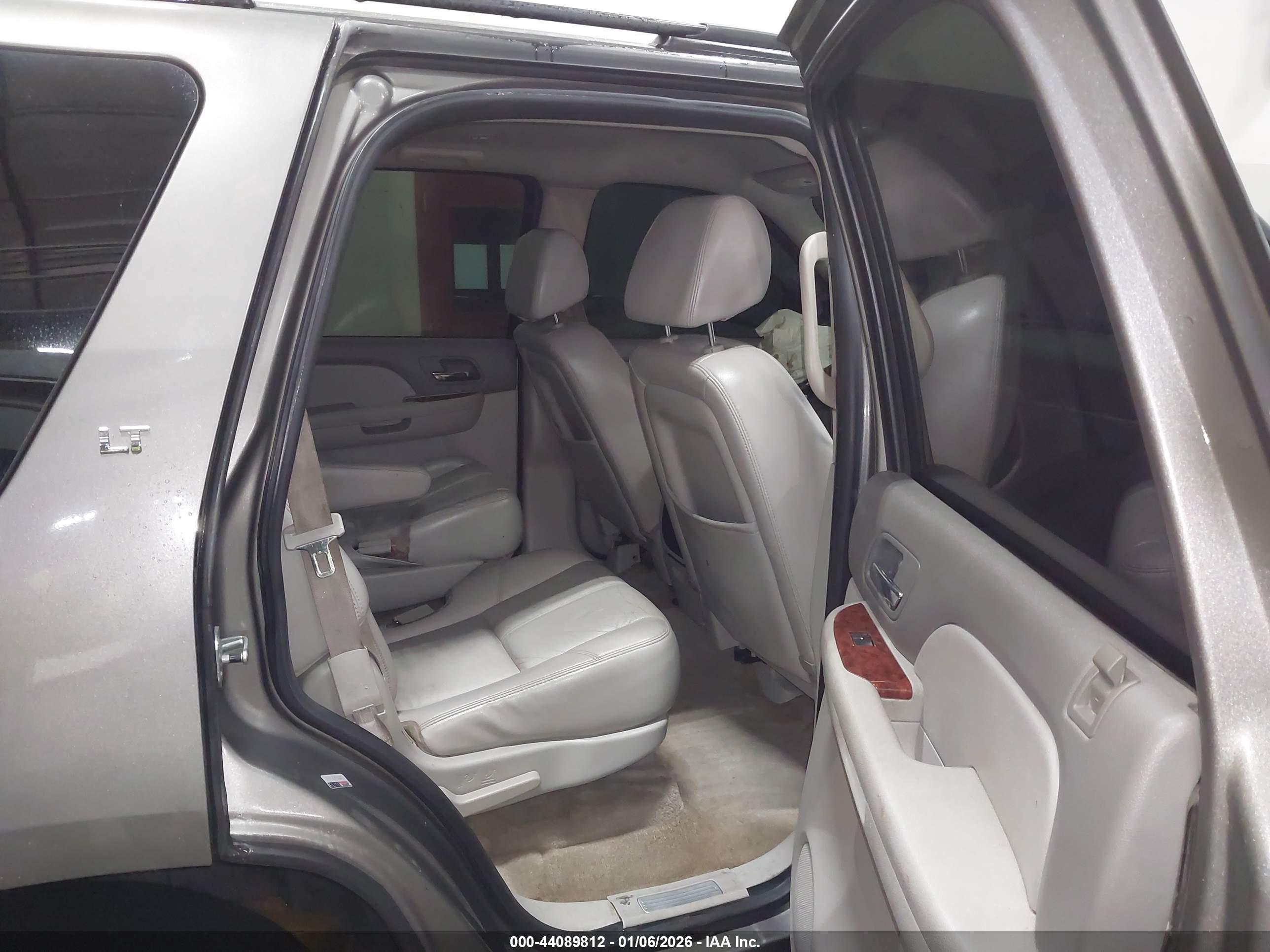 CHEVROLET TAHOE image 8