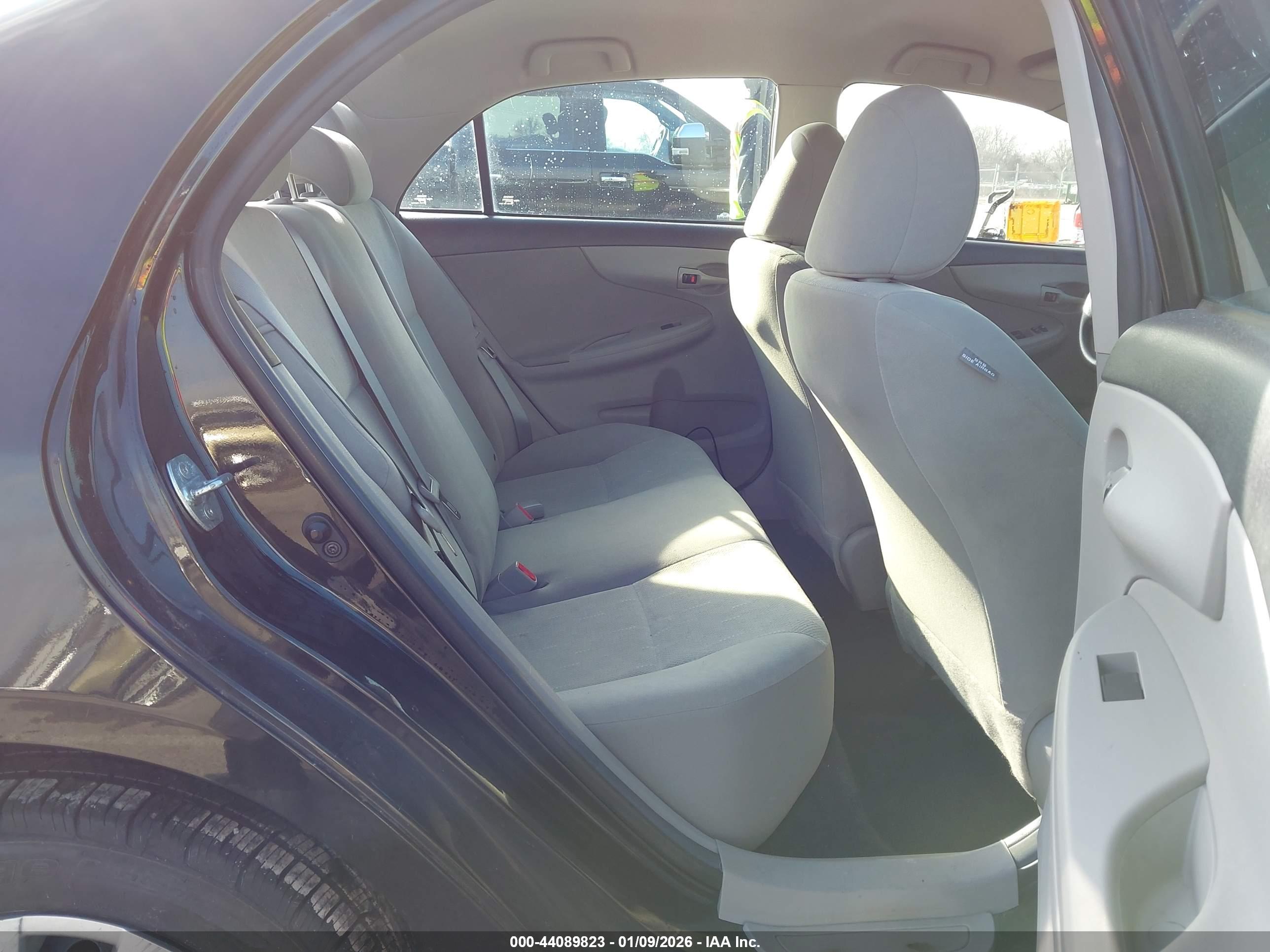 TOYOTA COROLLA image 8
