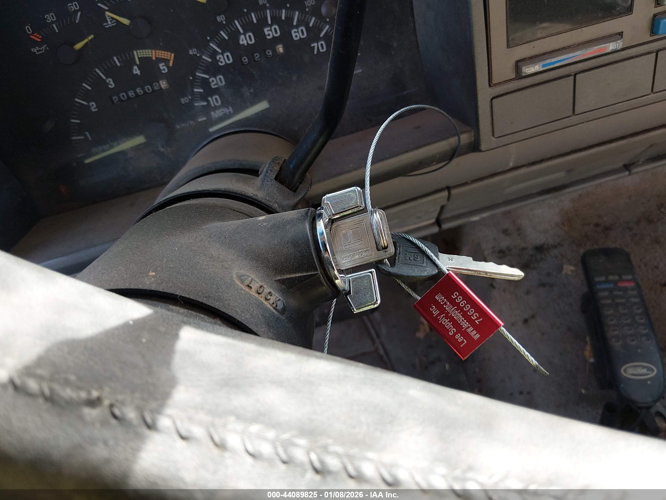 CHEVROLET SUBURBAN image 11