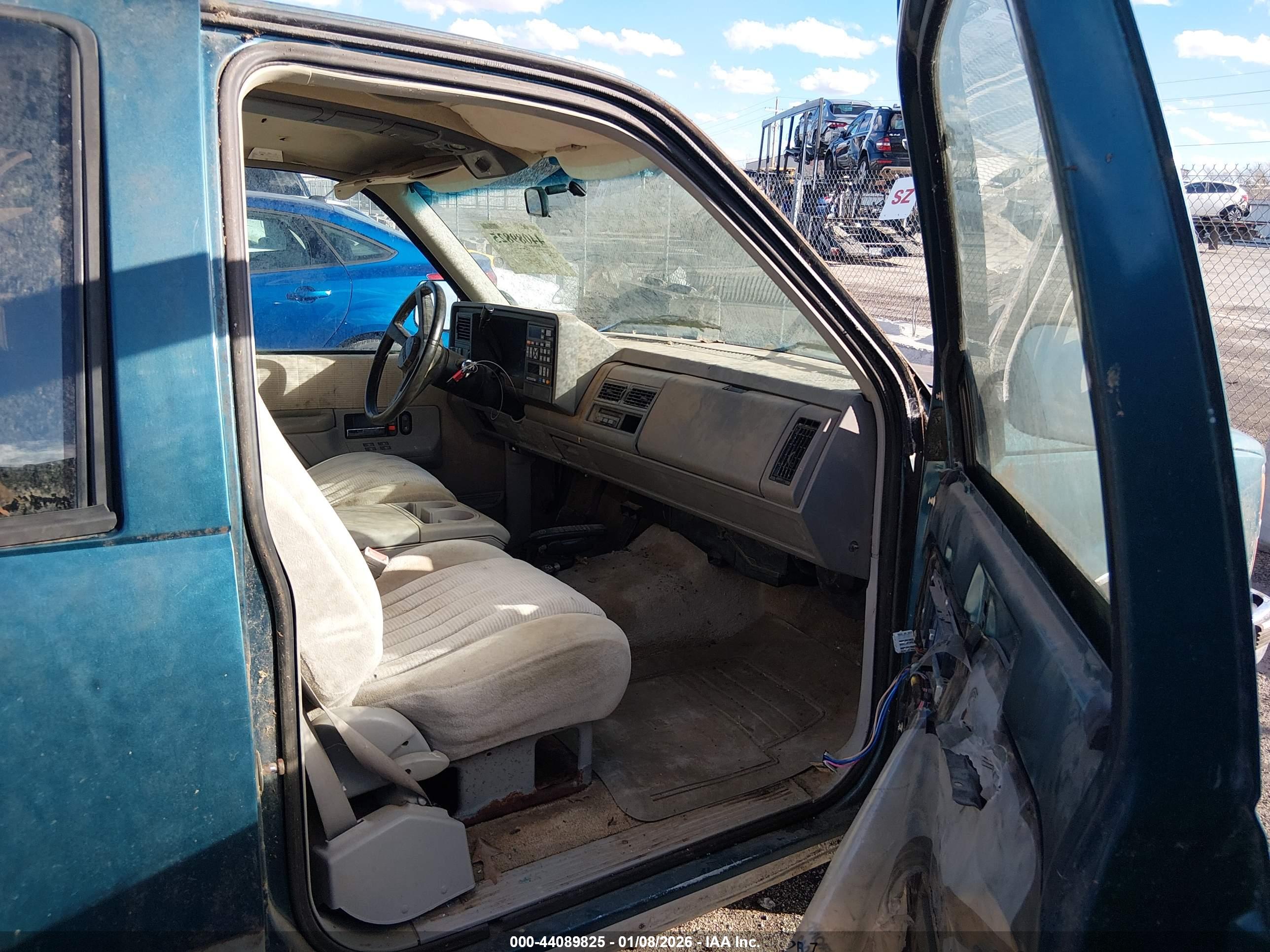 CHEVROLET SUBURBAN image 5