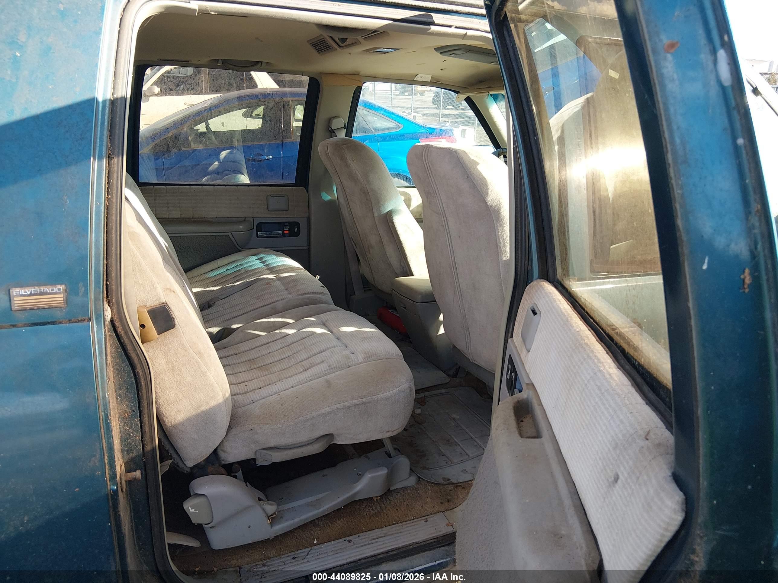 CHEVROLET SUBURBAN image 8