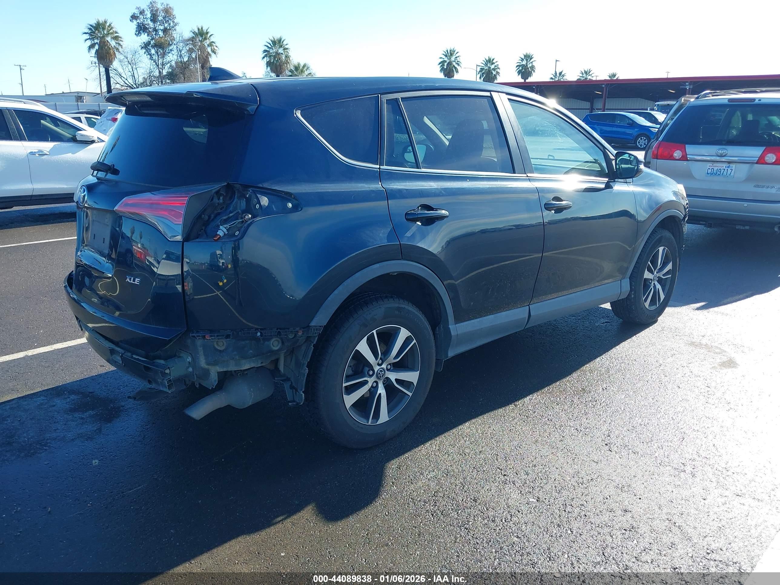 TOYOTA RAV4 image 4