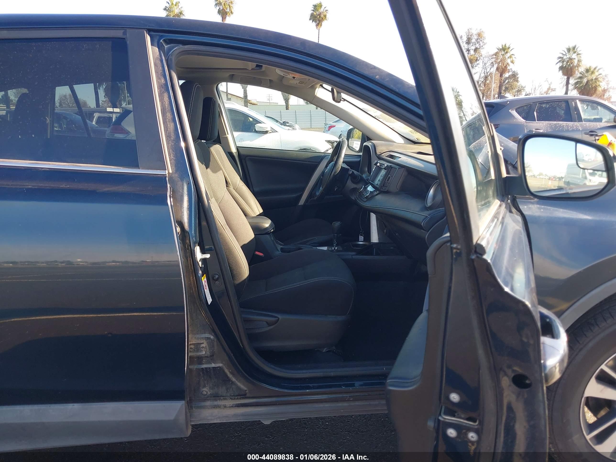 TOYOTA RAV4 image 5