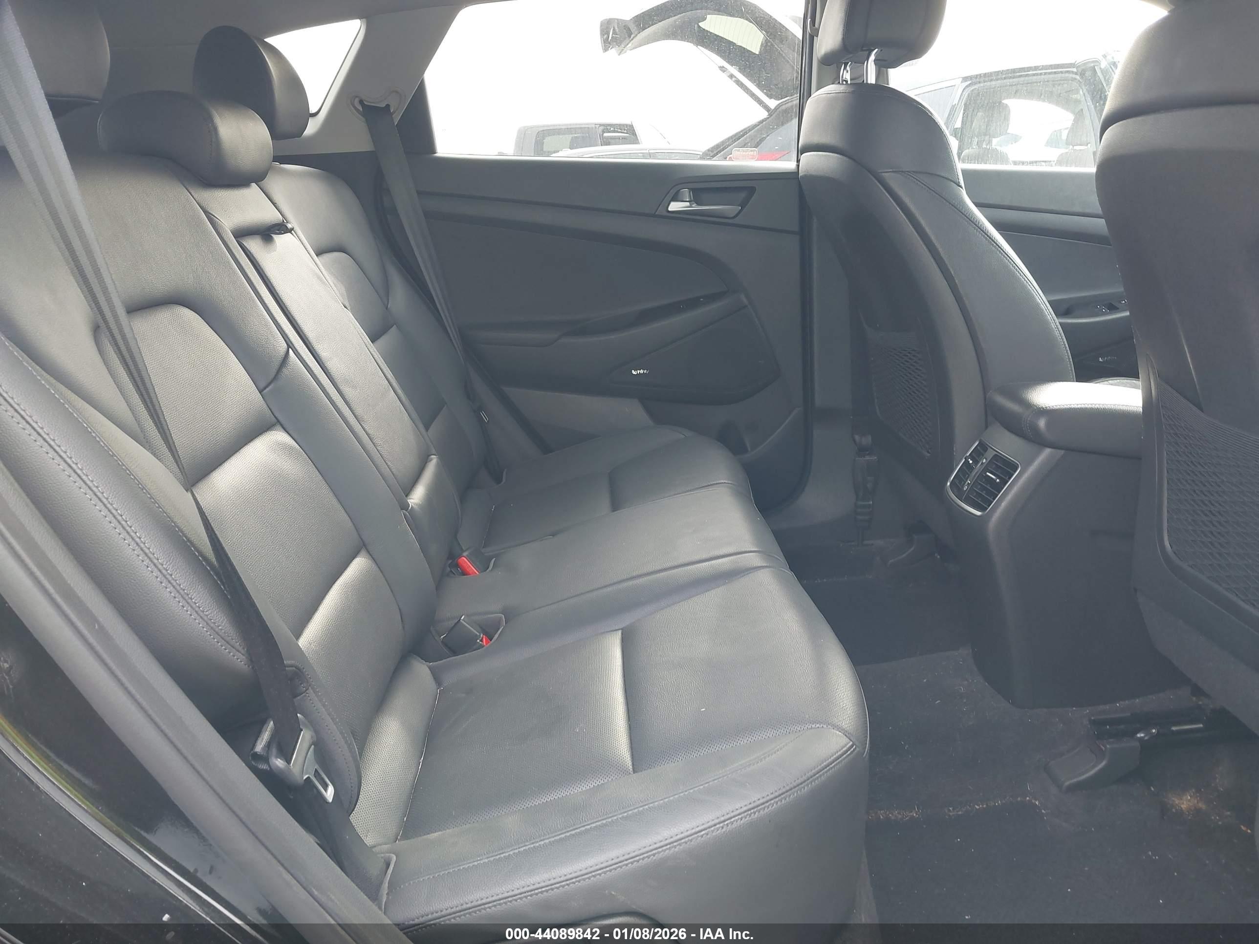 HYUNDAI TUCSON image 8