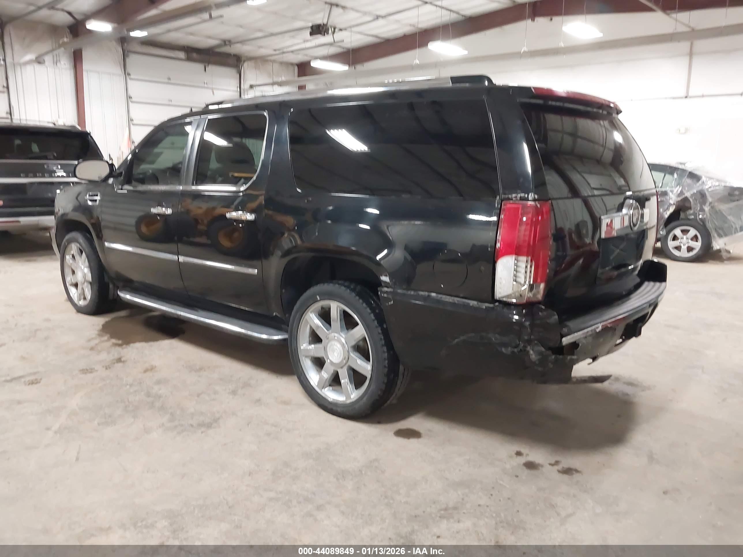 CADILLAC ESCALADE image 3