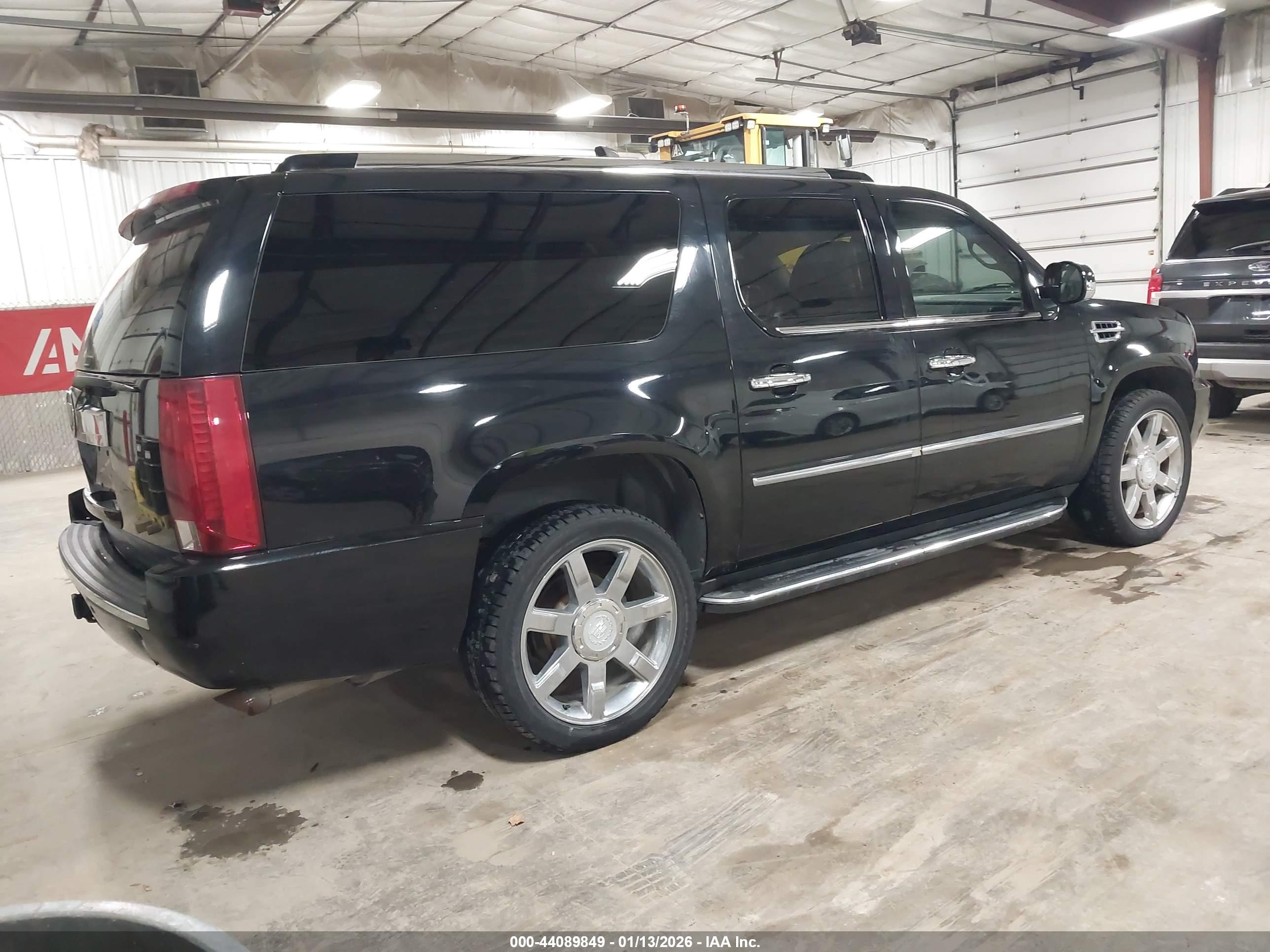 CADILLAC ESCALADE image 4
