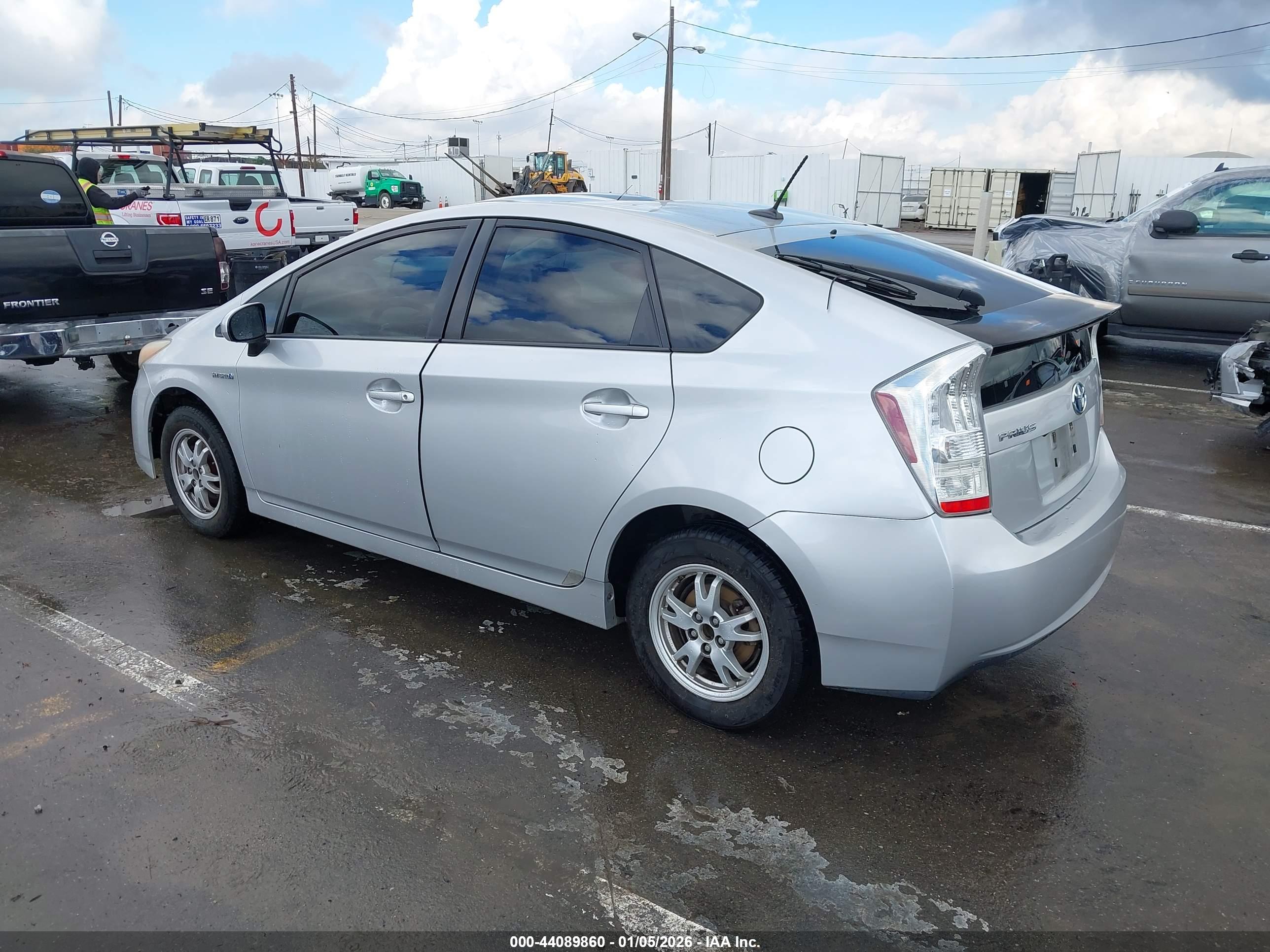 TOYOTA PRIUS image 3