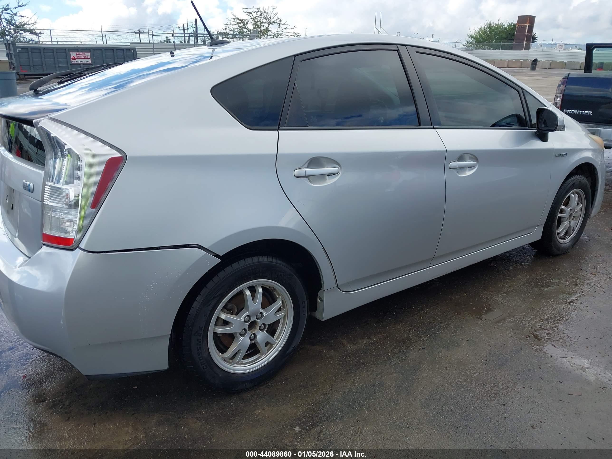 TOYOTA PRIUS image 6