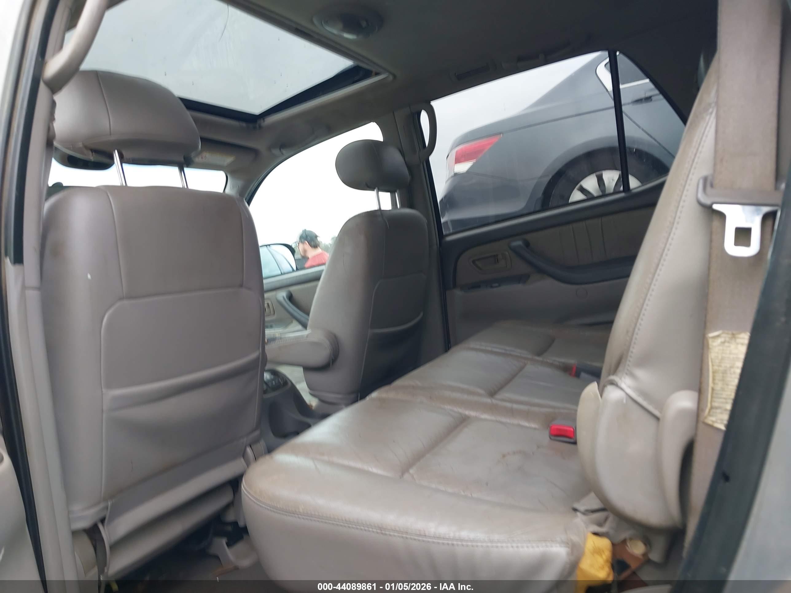 TOYOTA SEQUOIA image 8