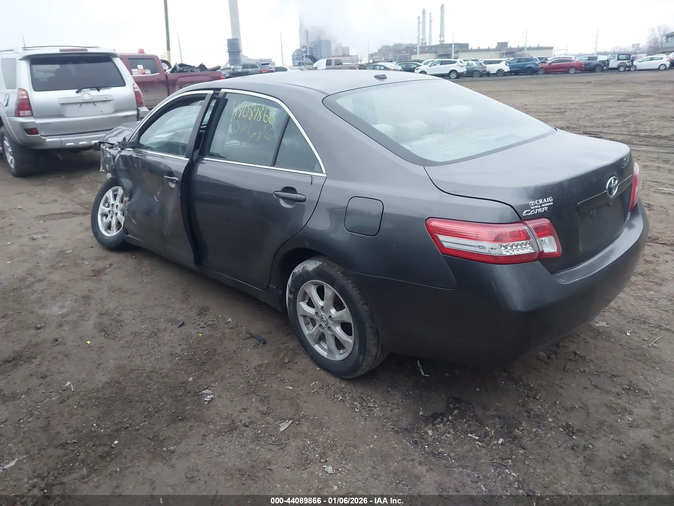 TOYOTA CAMRY image 3