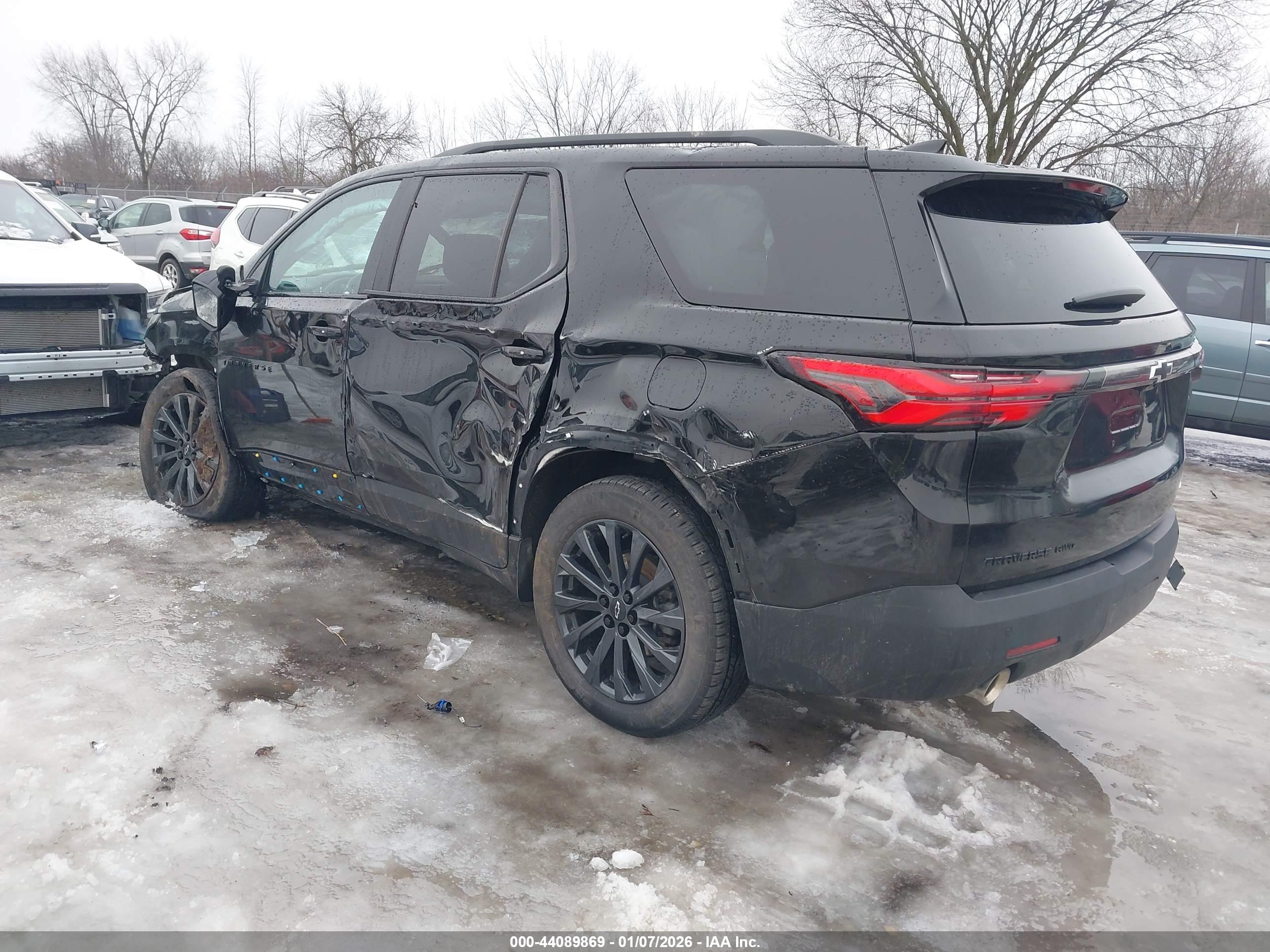 CHEVROLET TRAVERSE image 3