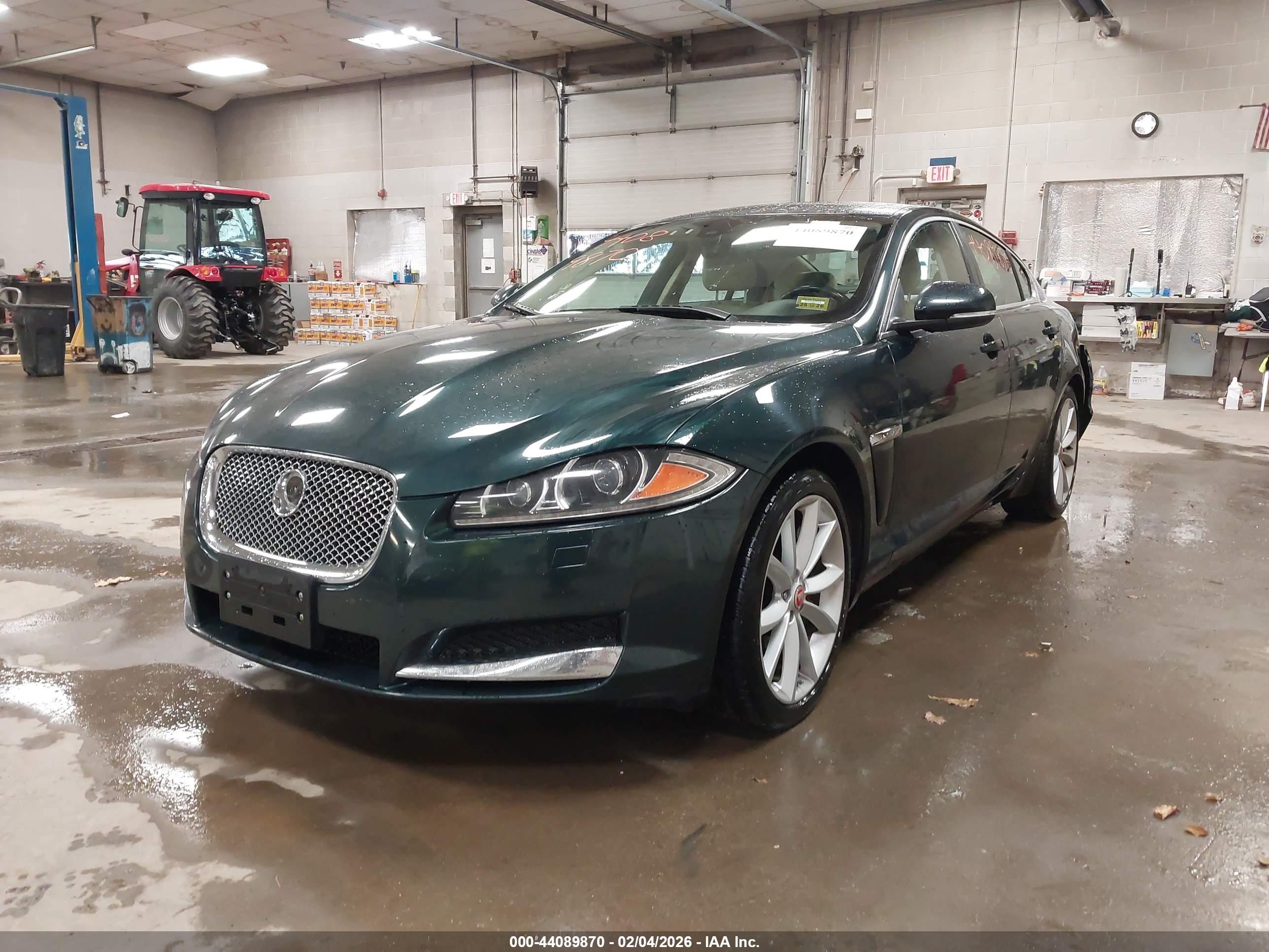 JAGUAR XF image 2